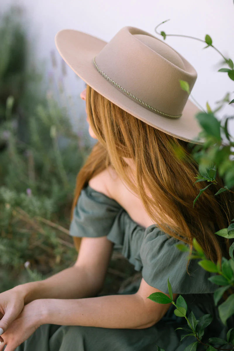 Wide Brim Hat with Twisted Chain