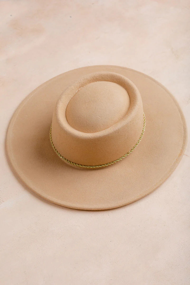Wide Brim Hat with Twisted Chain