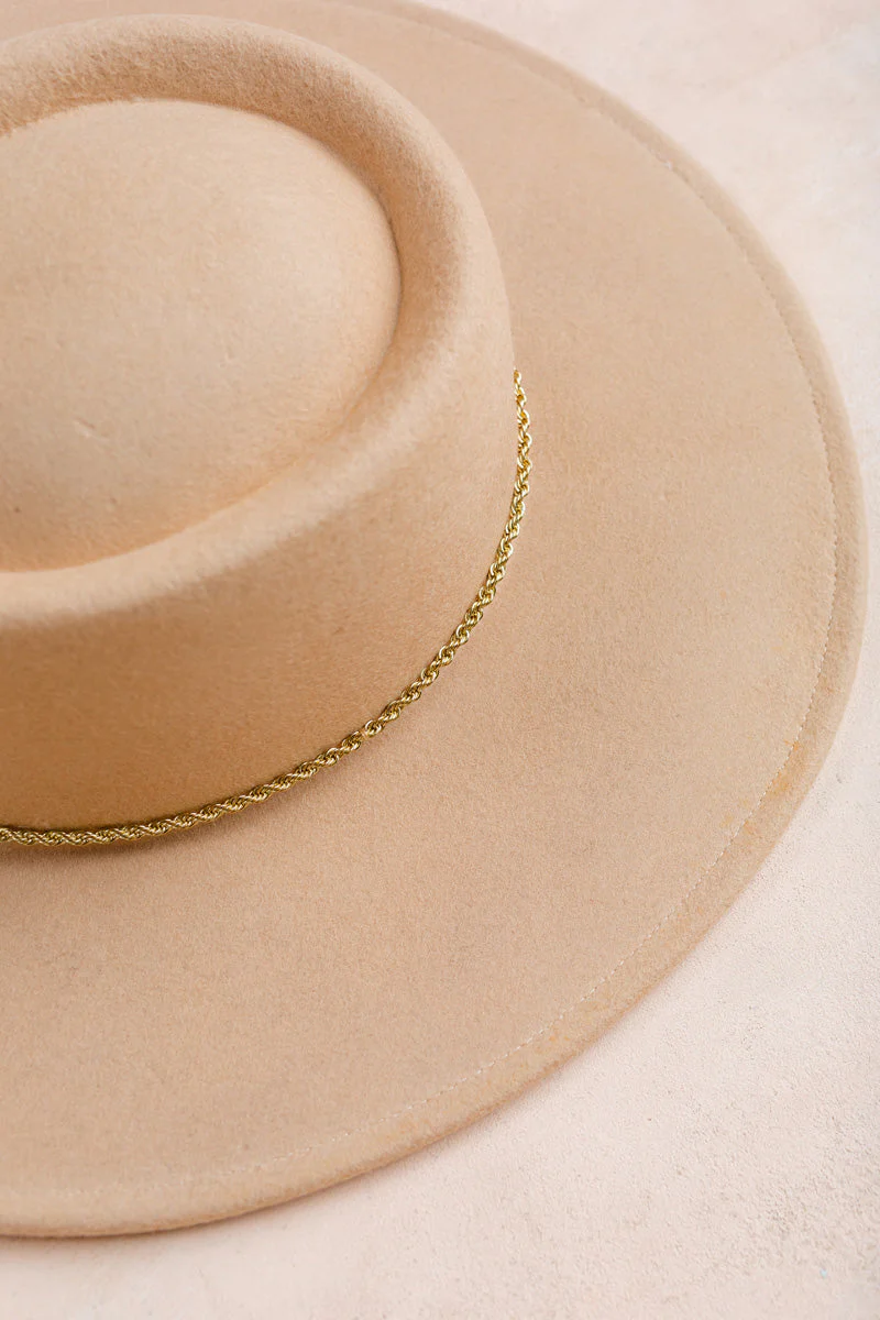 Wide Brim Hat with Twisted Chain