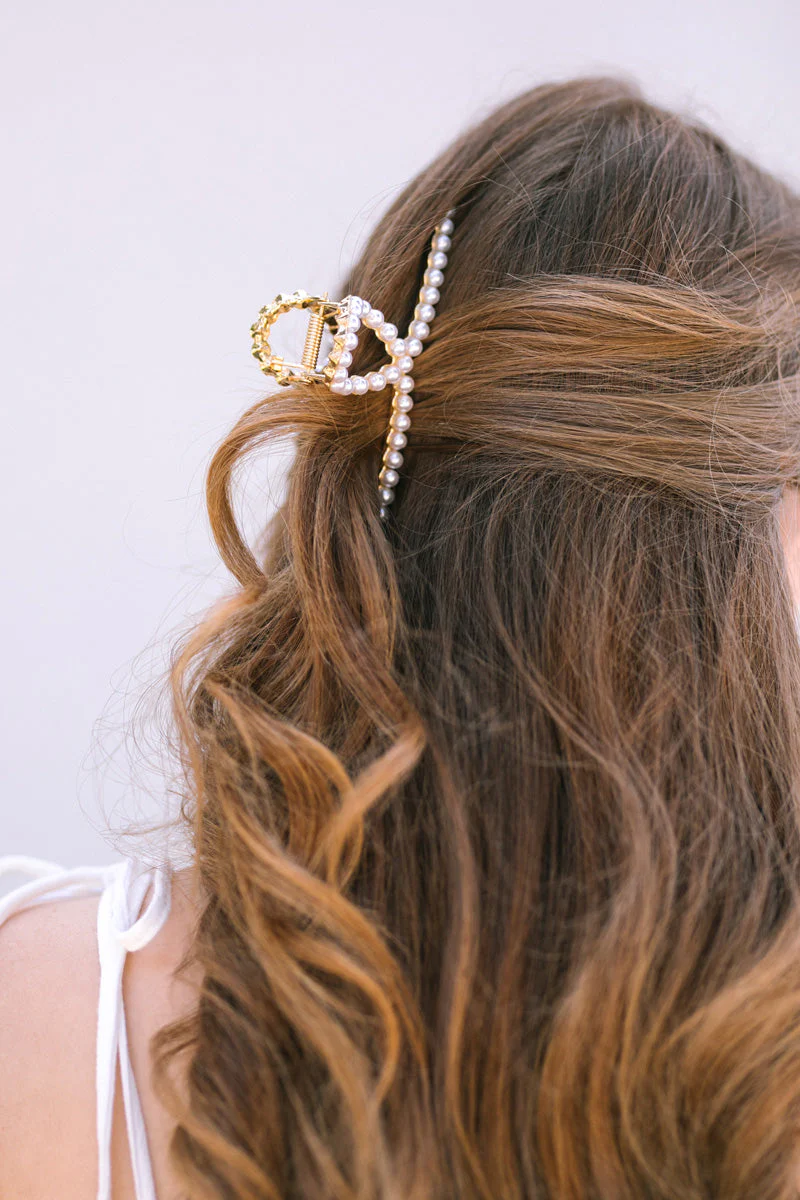 Cynthia Pearl Claw Clip