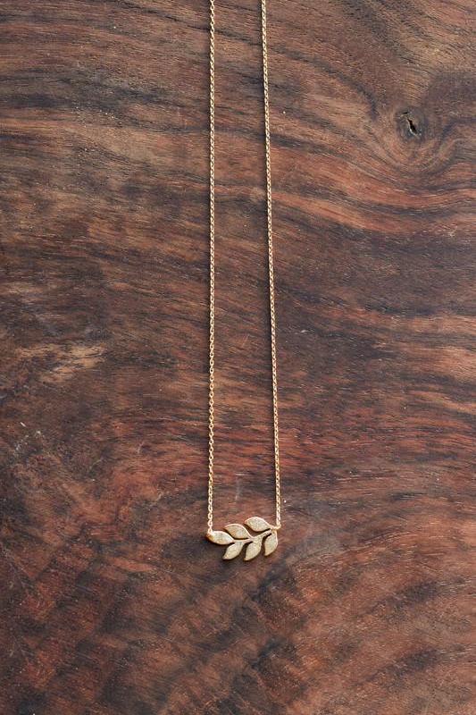 Leaf Dainty Gold Necklace