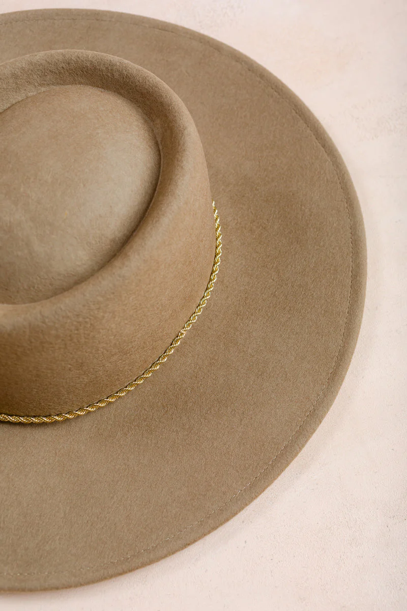 Wide Brim Hat with Twisted Chain