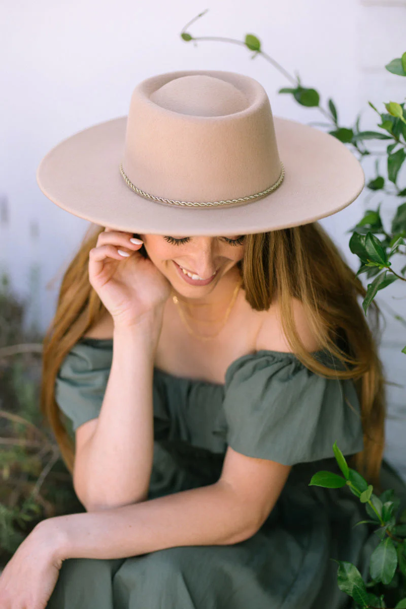 Wide Brim Hat with Twisted Chain