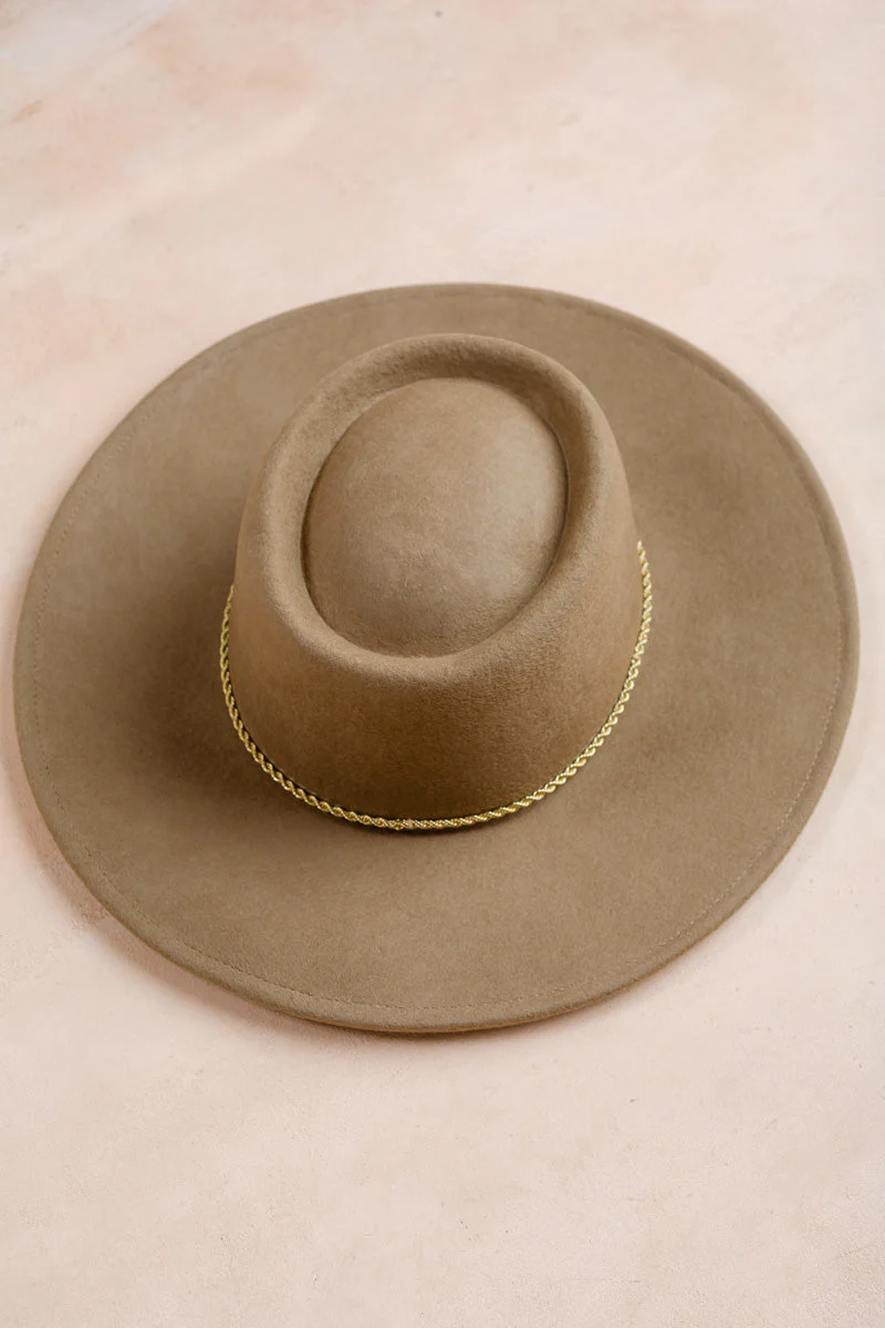 Wide Brim Hat with Twisted Chain