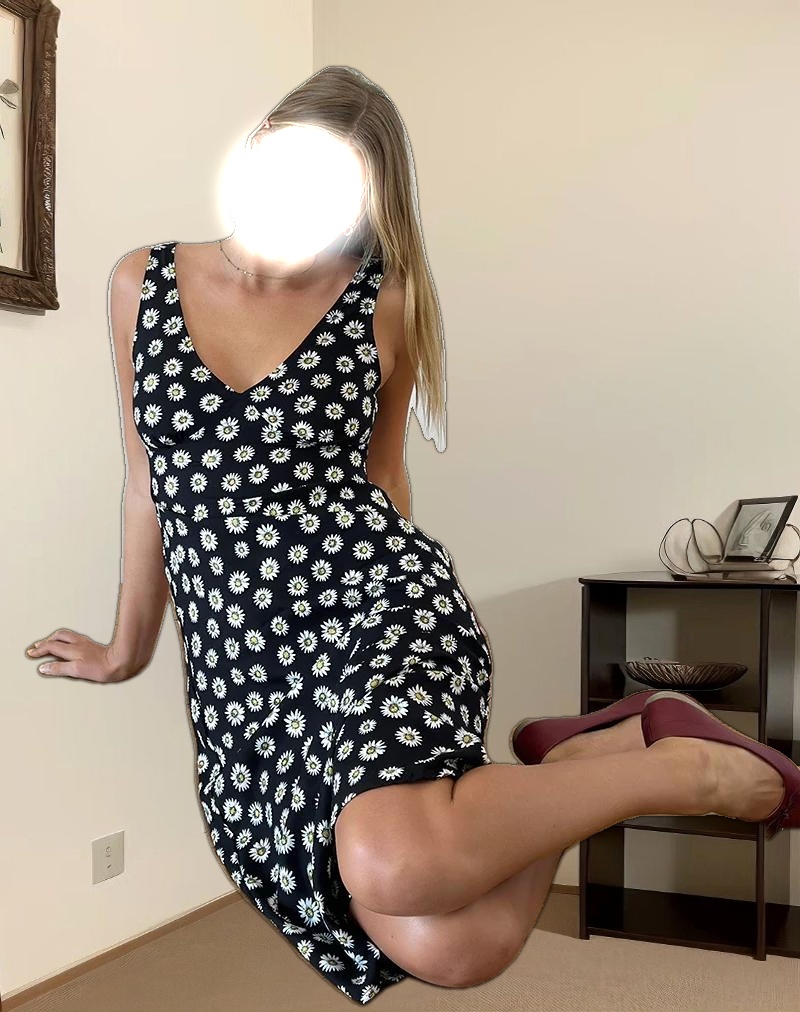 Lisheva Midi Dress in Grunge Daisy Black