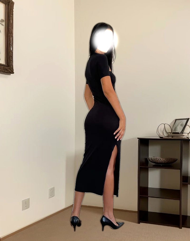 Quala Midi Dress in Black