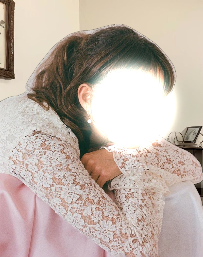 Silvanna Long Sleeve Keyhole Mini Dress in Lace Ivory