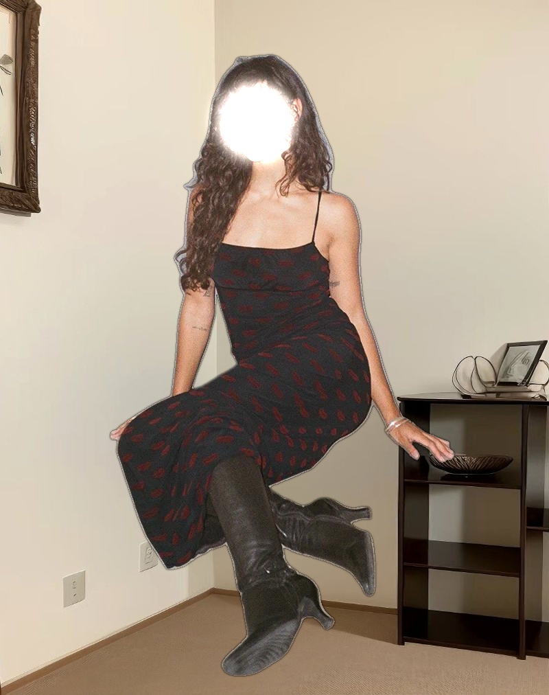 Darsih Maxi Dress in Lips Flock Black