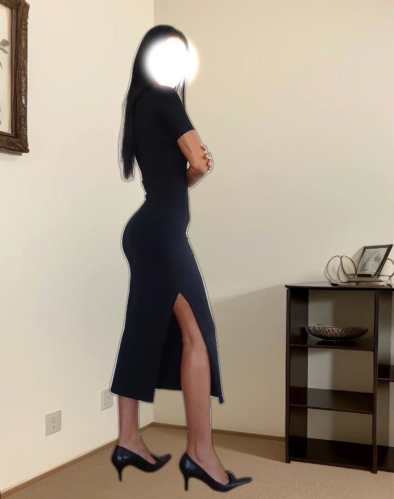 Quala Midi Dress in Black