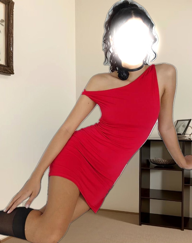 Leona Twist Sleeve Mini Dress in Red