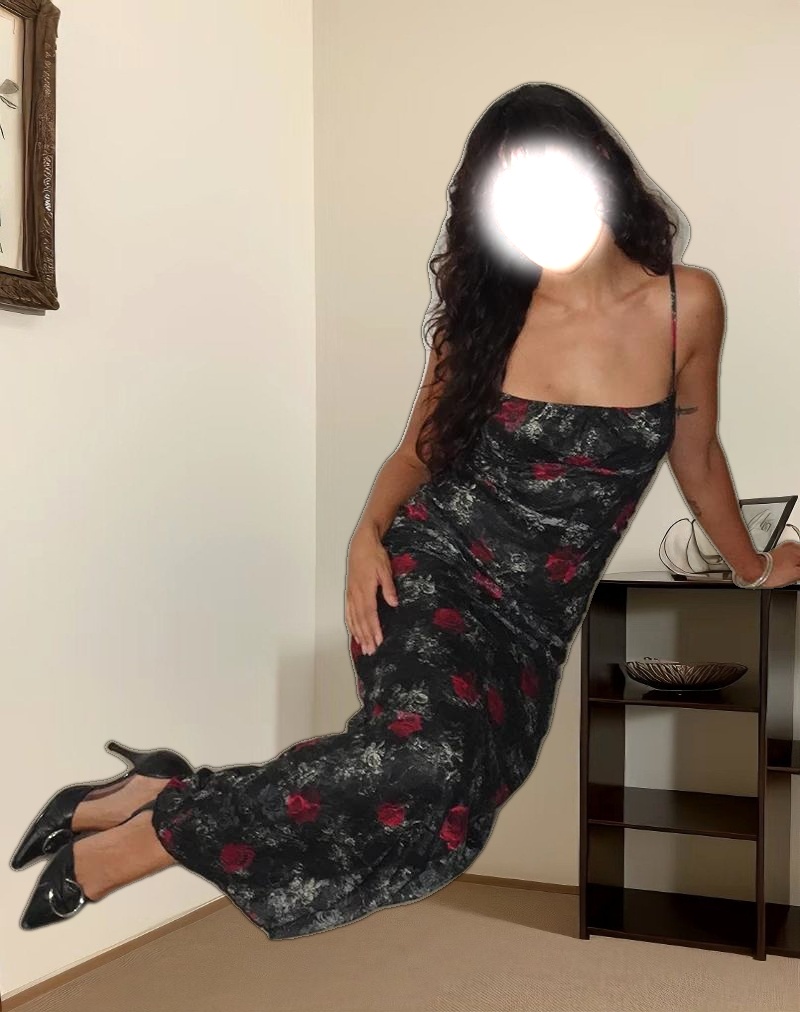 Darsih Maxi Dress in Lace Midnight Bloom