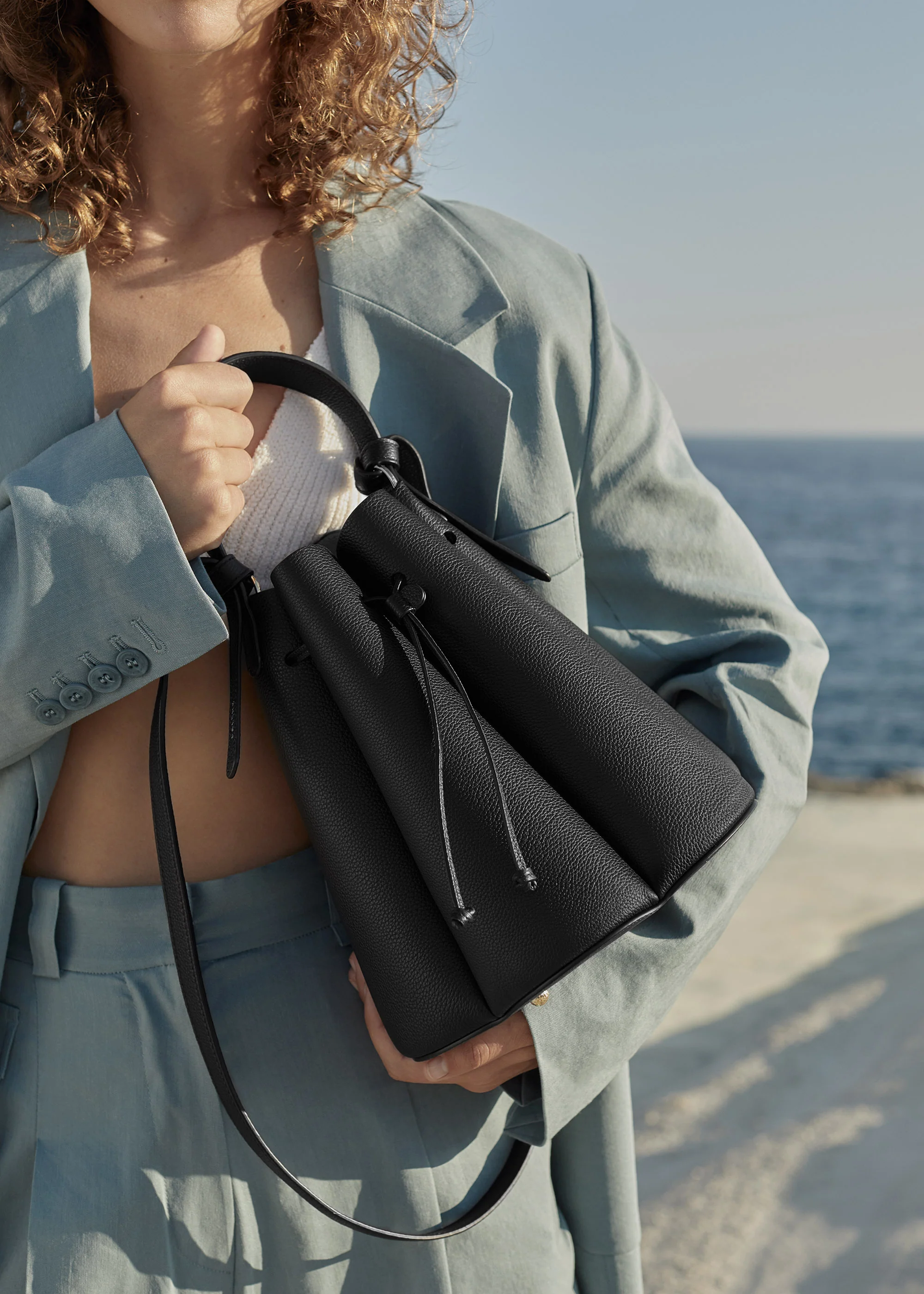 Numéro Huit - Textured Black