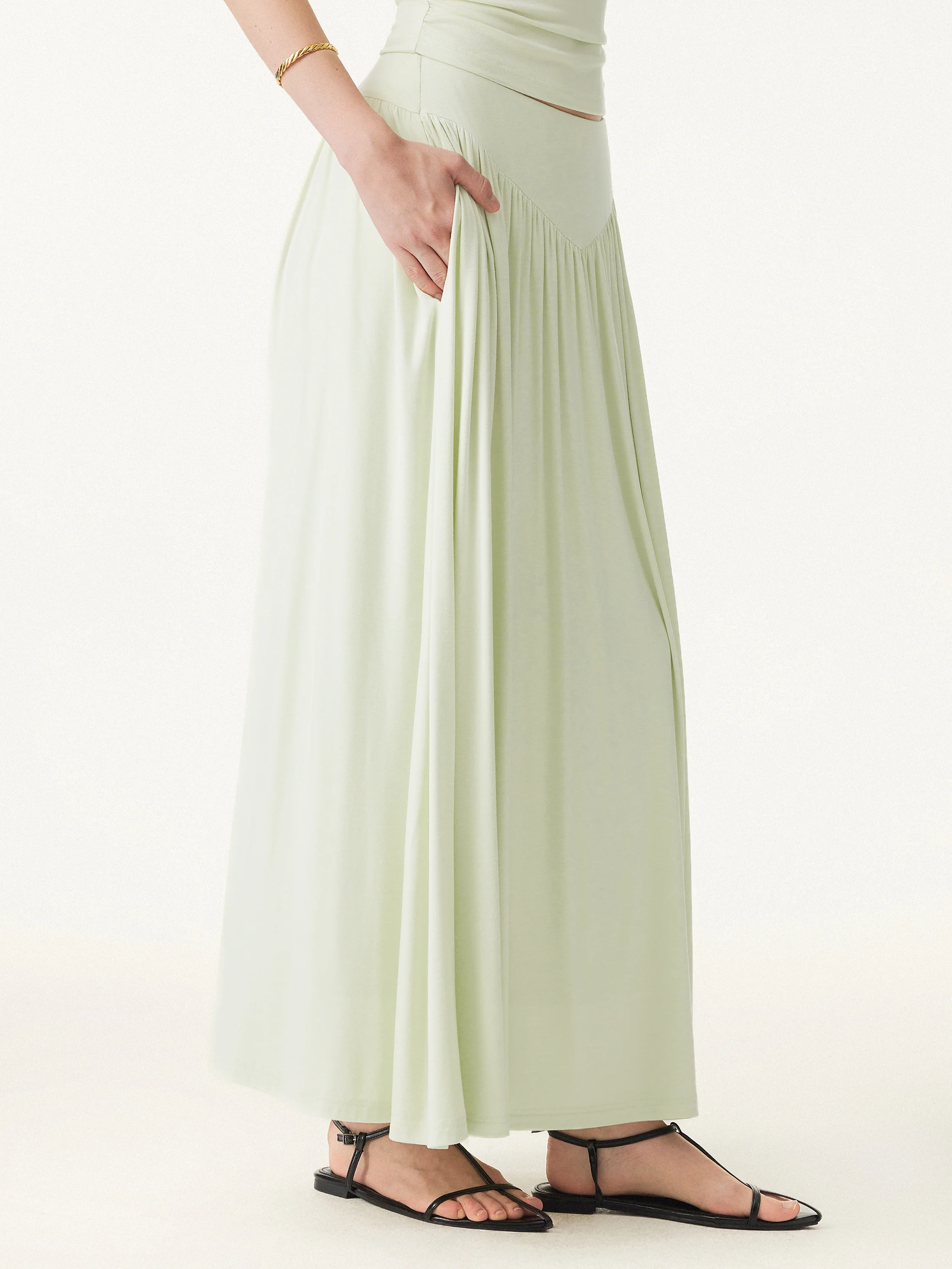 Ultrasoft V-shape Waist Gathred Maxi Circle Skirt with Pockets