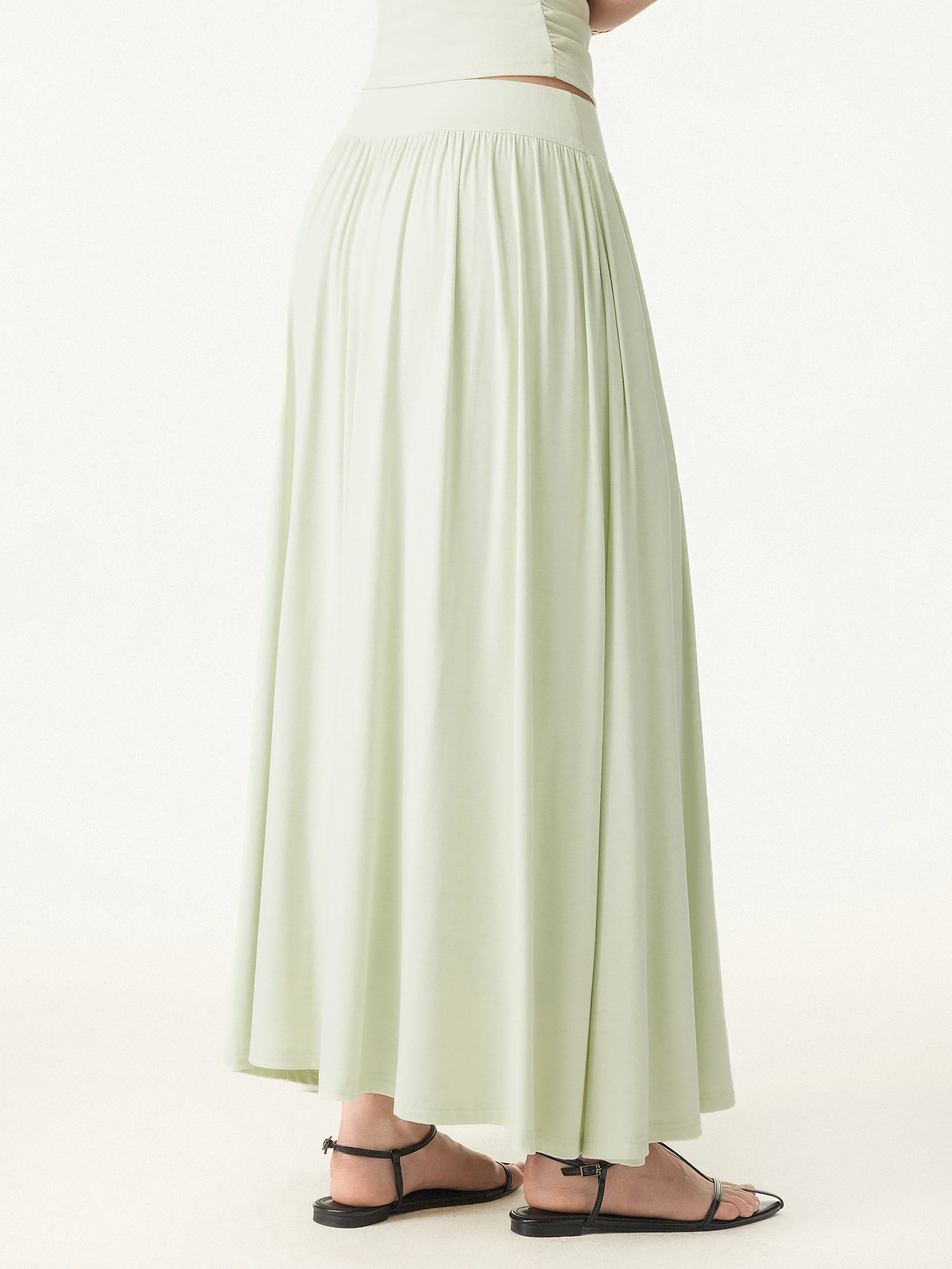 Ultrasoft V-shape Waist Gathred Maxi Circle Skirt with Pockets