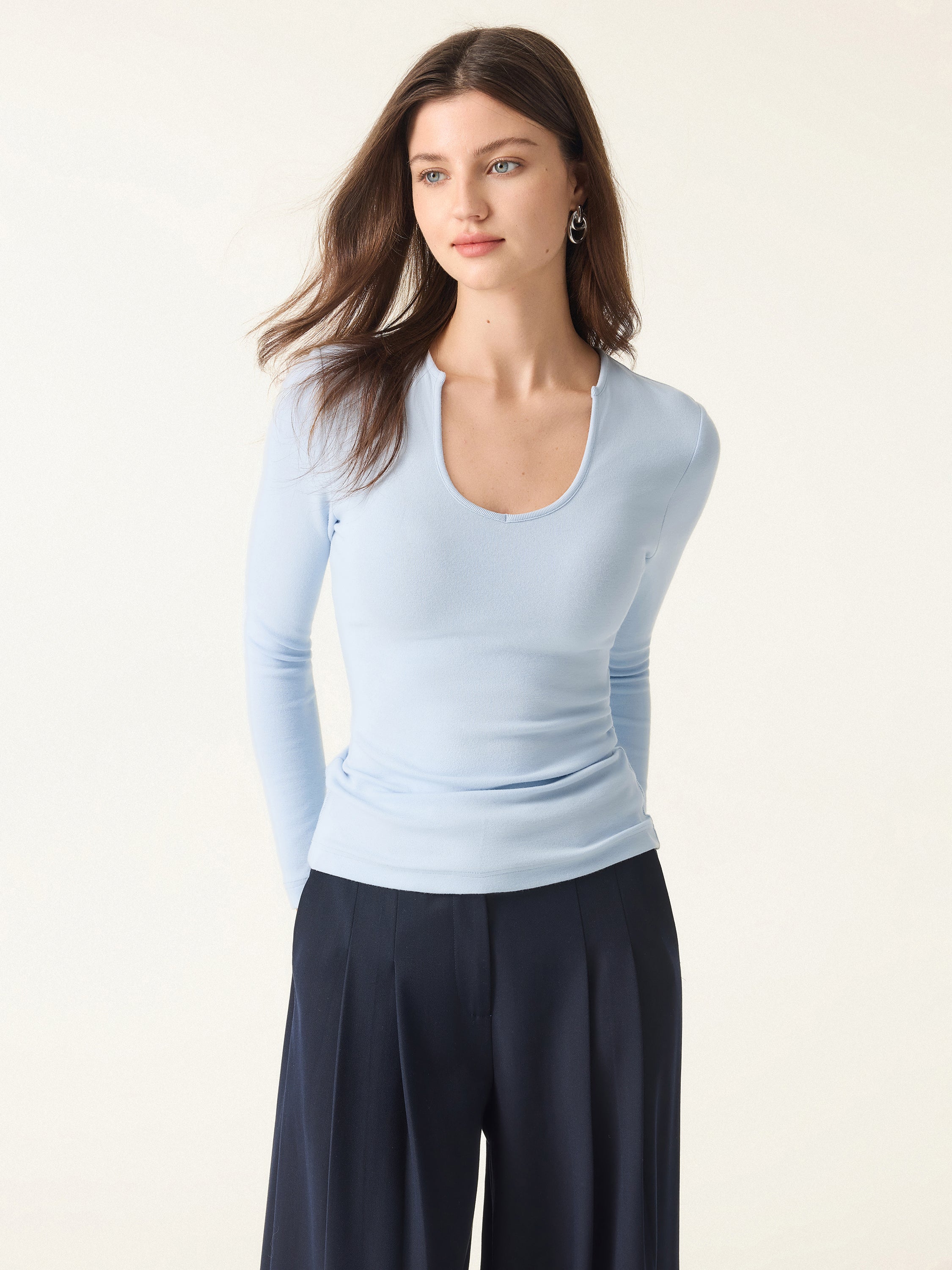 Light Warm Curved V-Neck Long Sleeve Brami Top