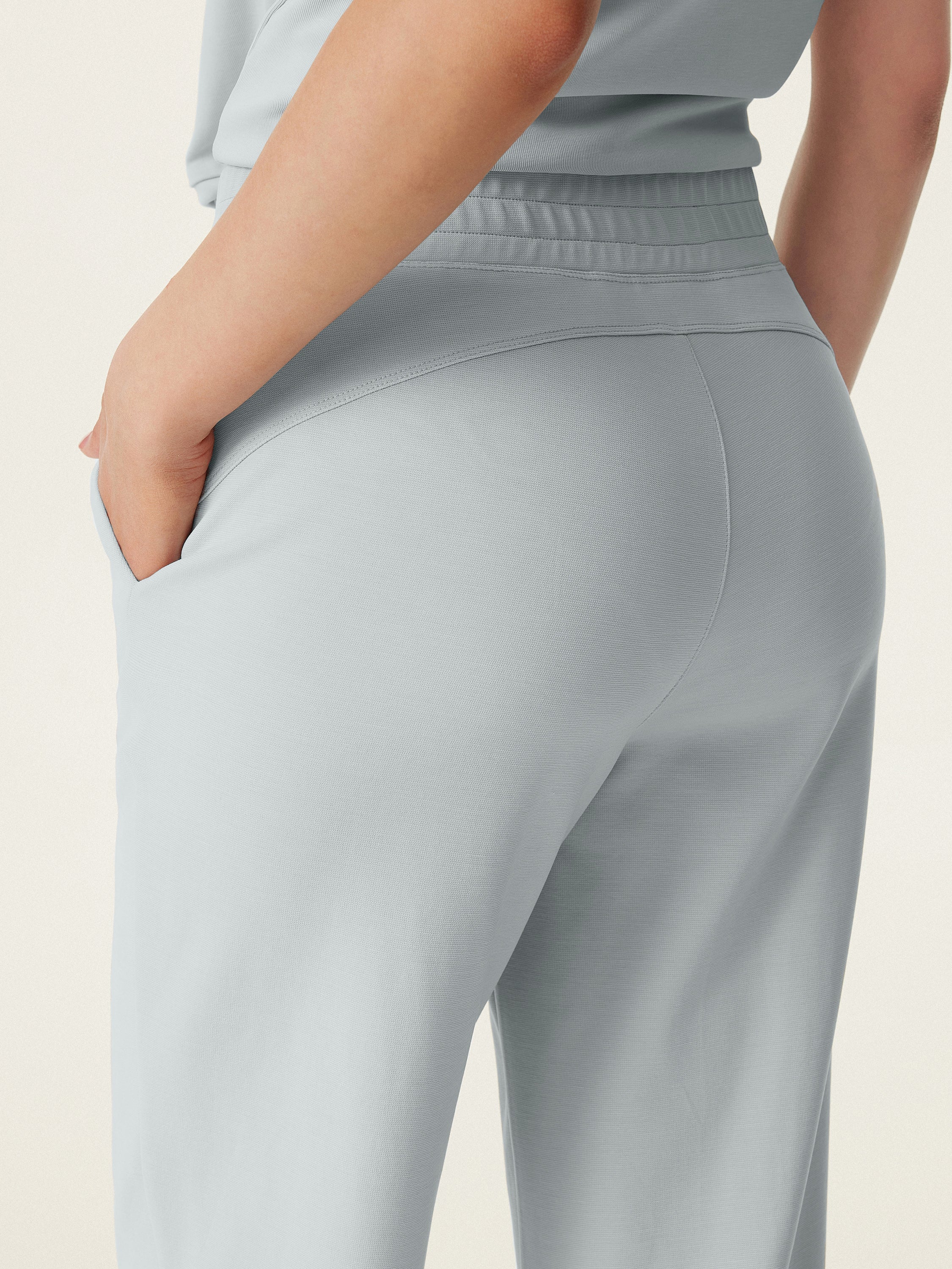 Mid Rise Pull-on Tapered Pants with Pockets