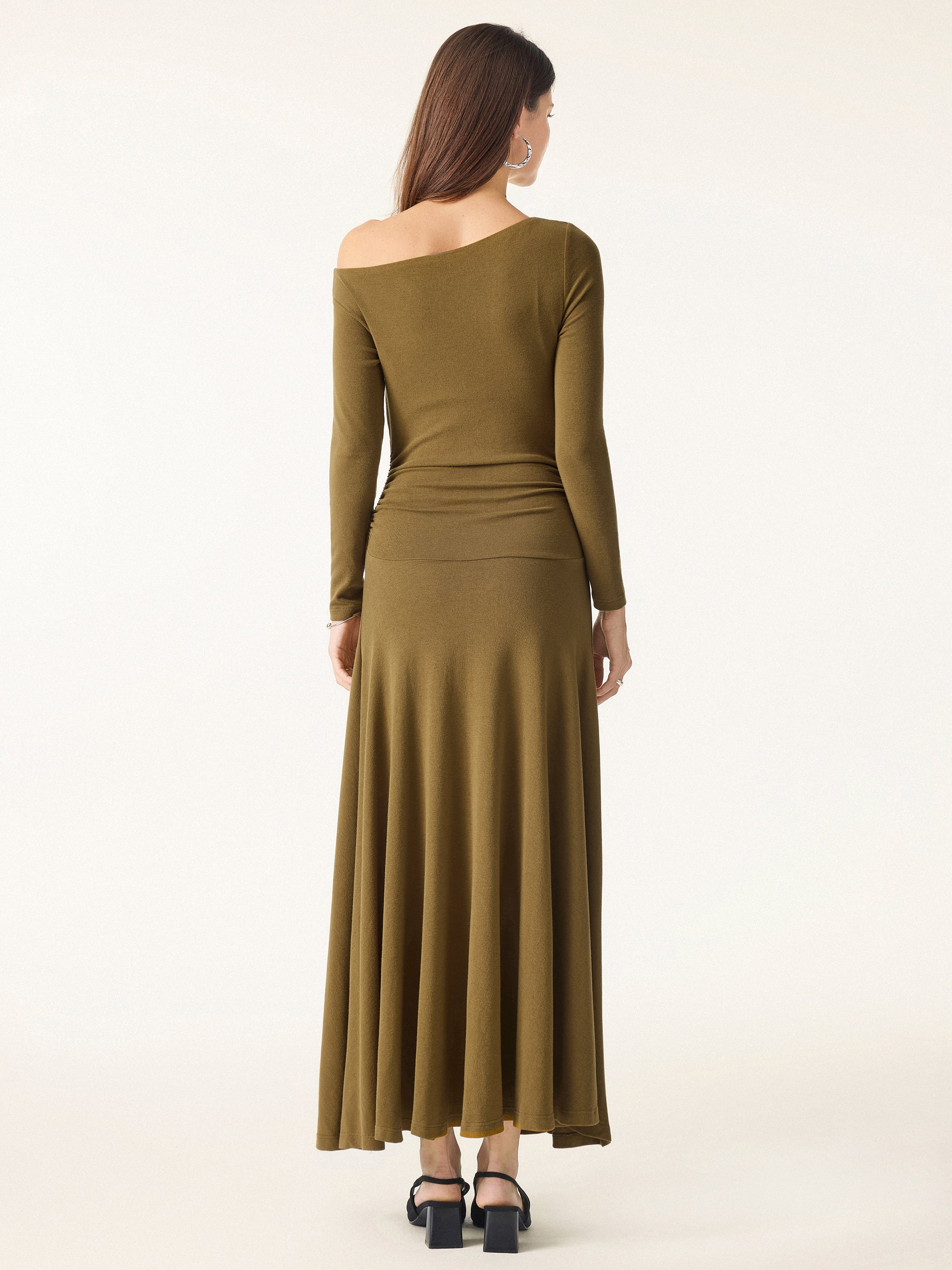 Asymmetrical Shoulder Side Ruched Ankled Maxi Dress