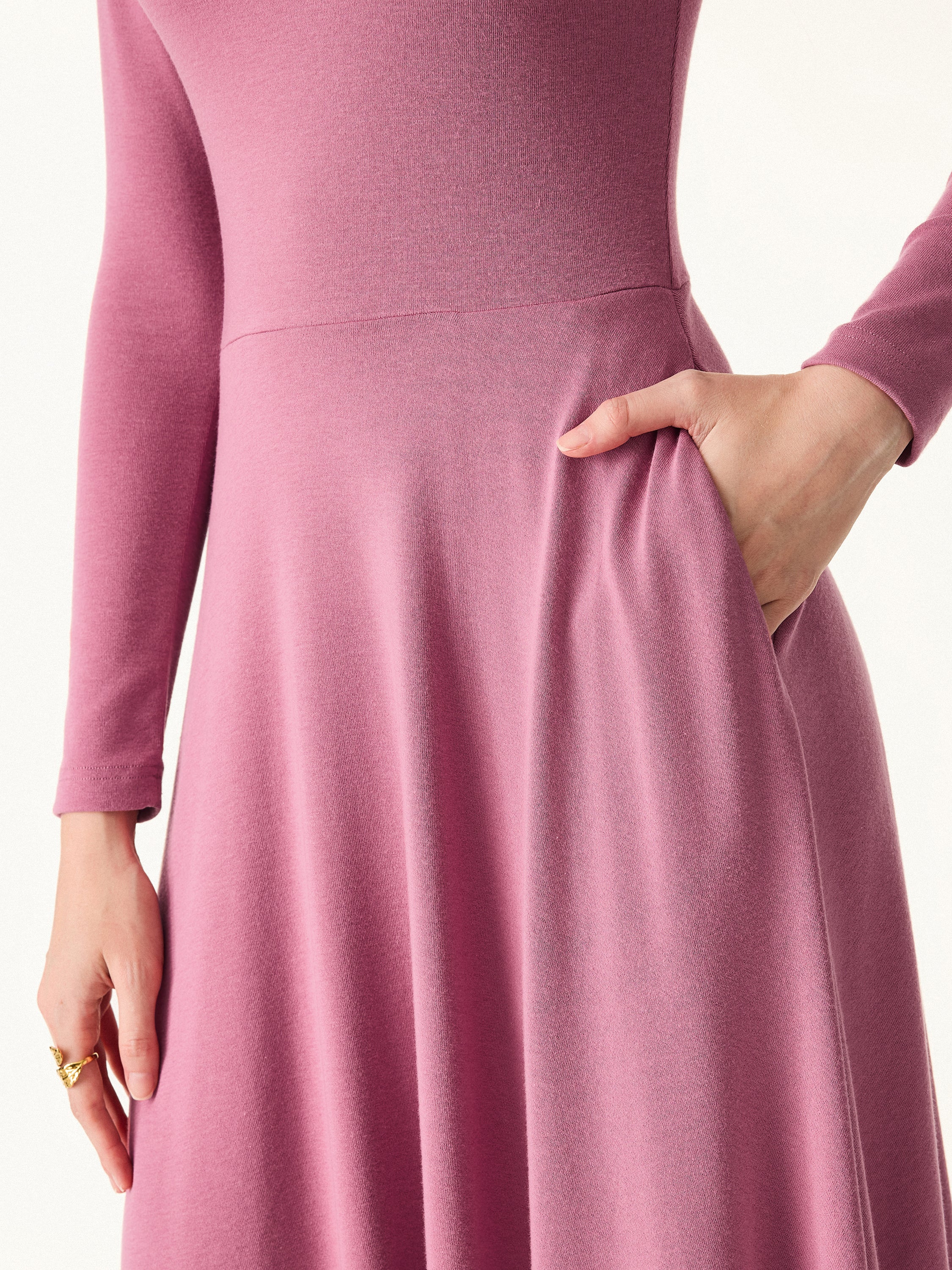 Essential Scoop Neck Long Sleeve Midi Brami Dress with Pockets