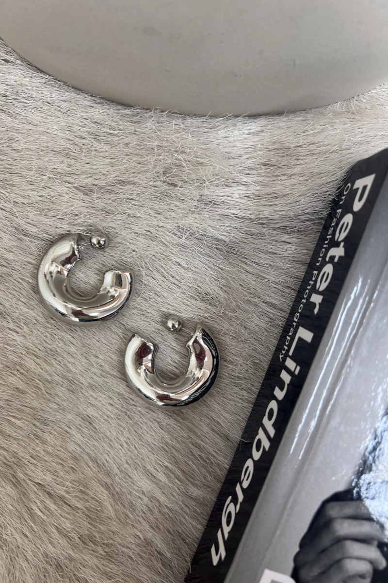 Skylar Wavy Chunky Hoop Earrings