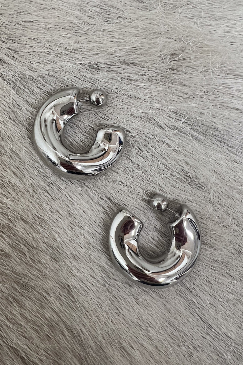 Skylar Wavy Chunky Hoop Earrings