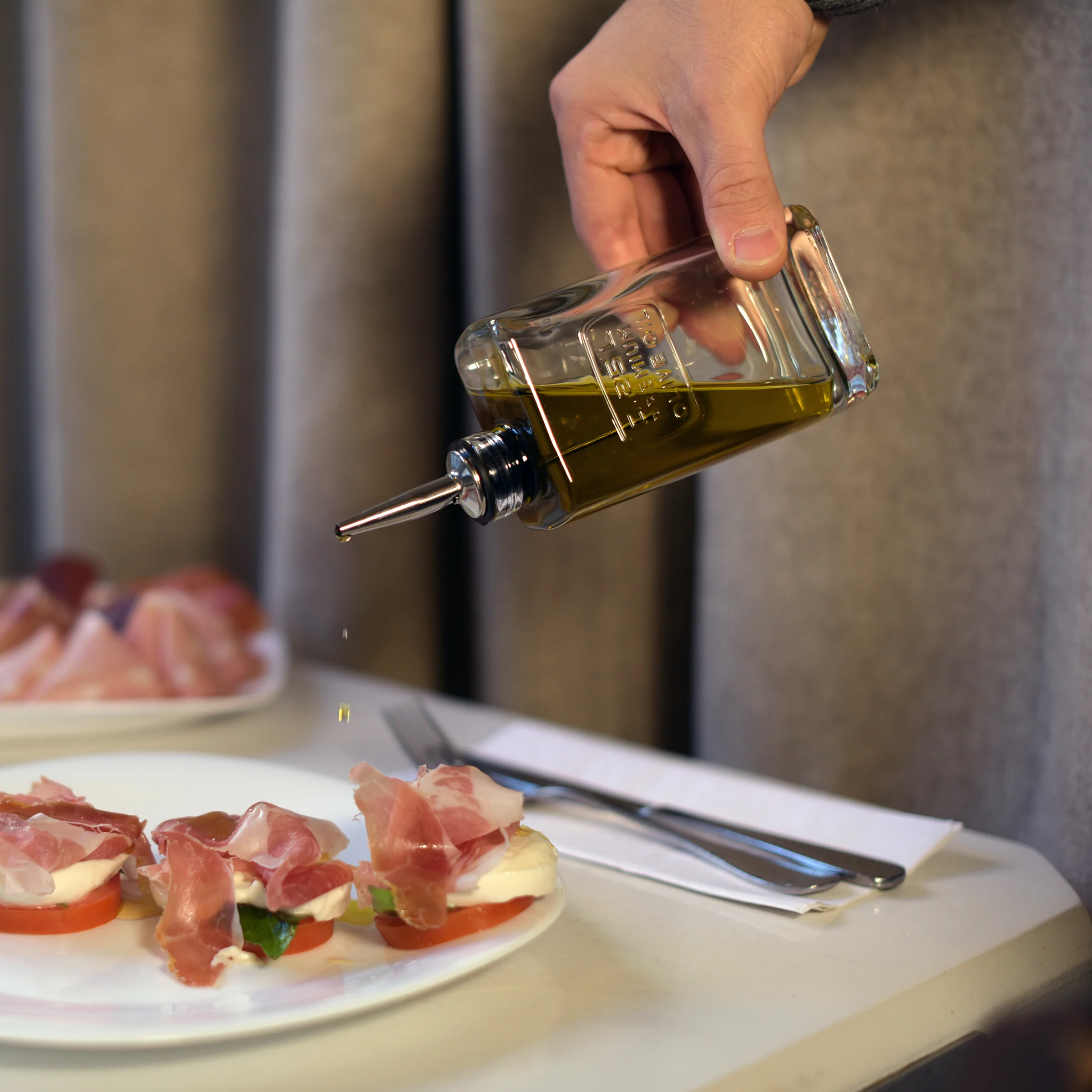 Optima 8.5 oz Premium Olive Oil Bottle with Silicone / Stainless Steel Pourer (1 Piece)