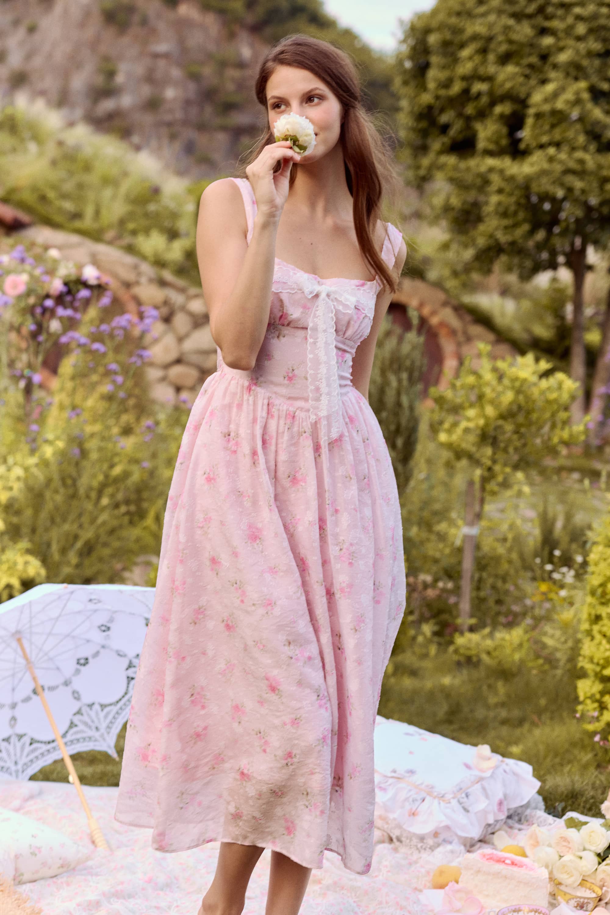 Luna Lace-bow Floral Midi Dress in Pink