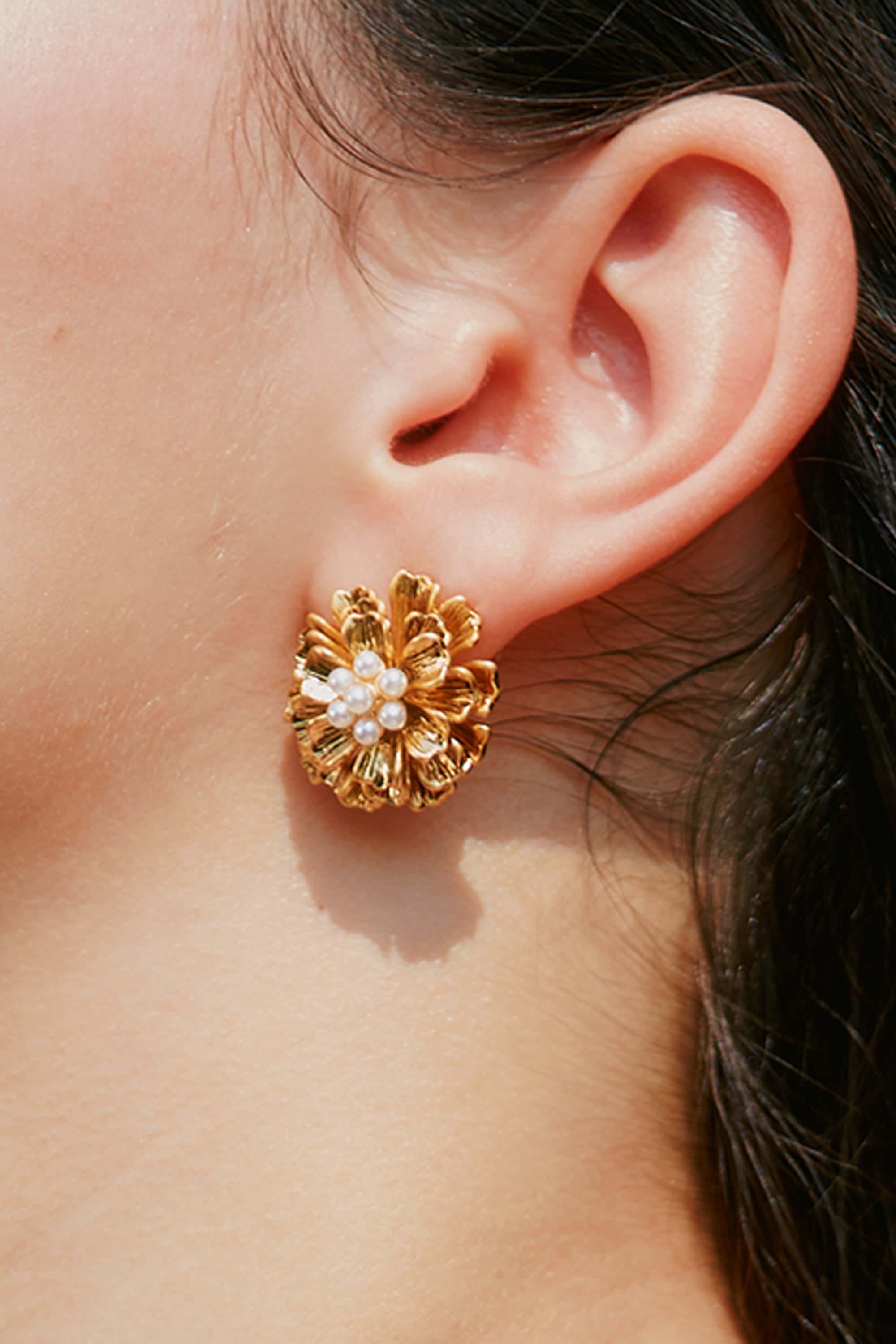 Vintage Metal Flower Pearl Earrings