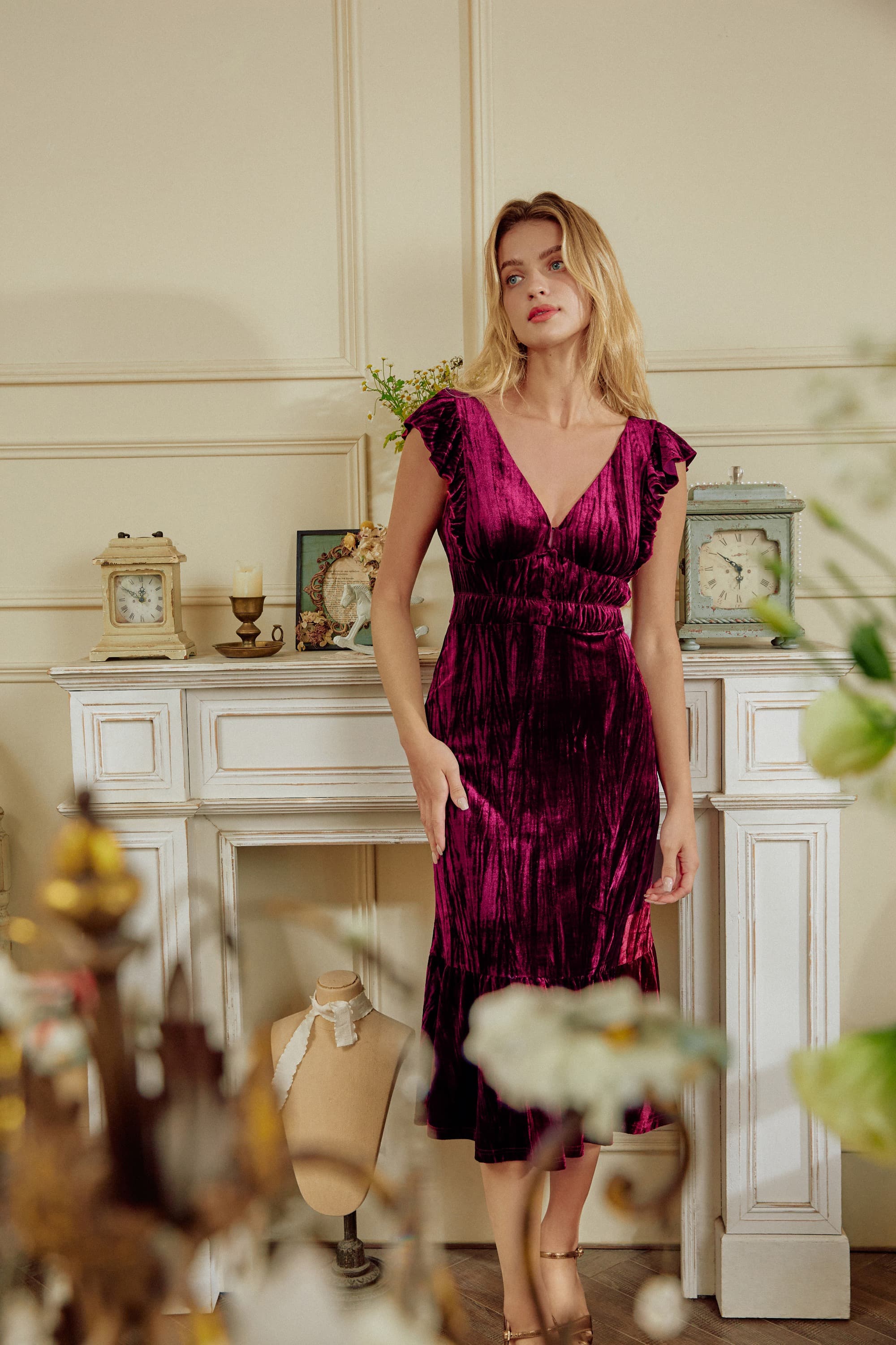 Gaia Burgundy V Neckline Mermaid Hem Velvet Dress