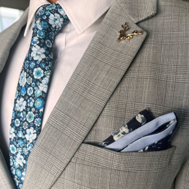 Gold Deer Stemless Lapel Pin