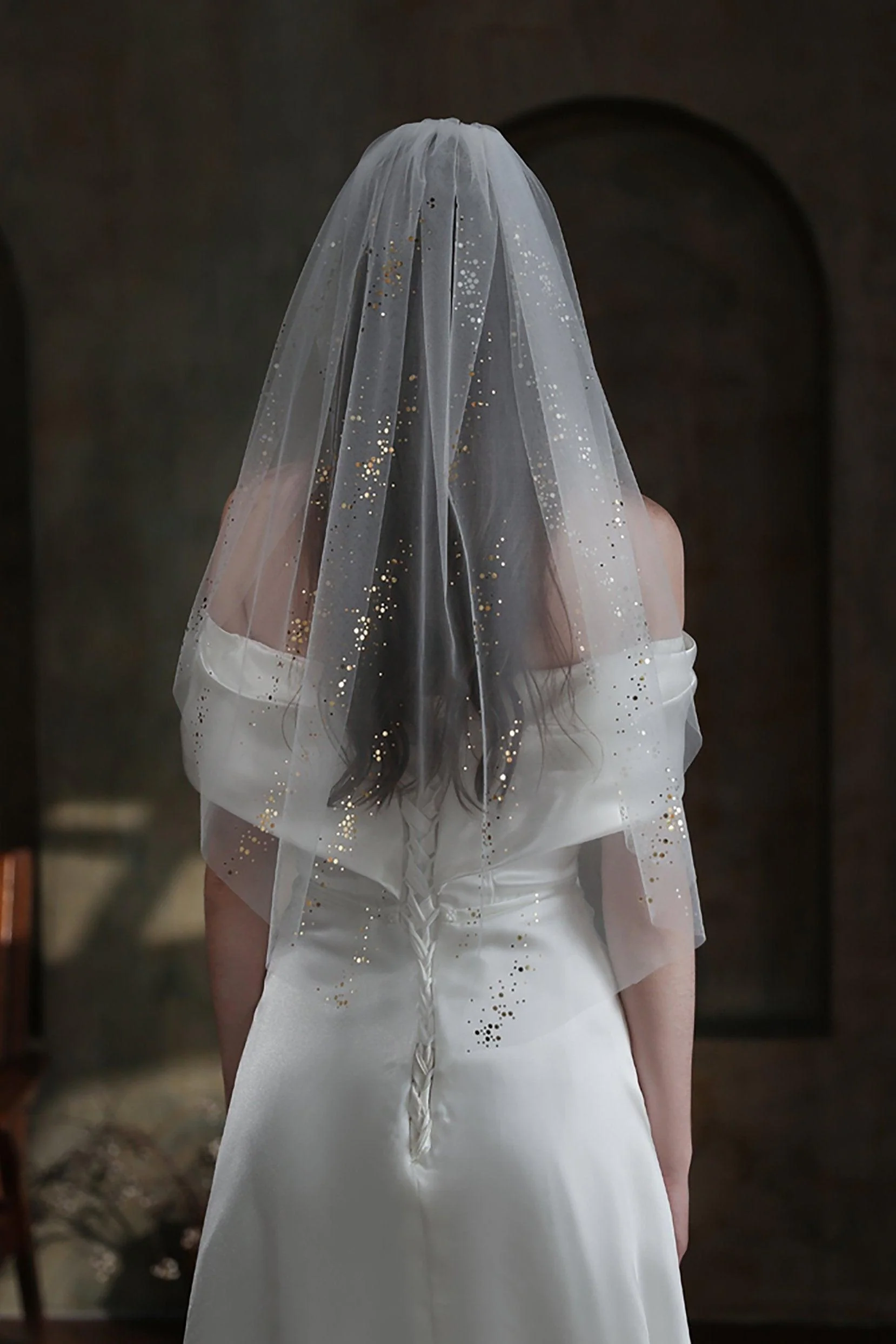 One-tier Cut Edge Tulle Waist Veils with Sequin CV0314