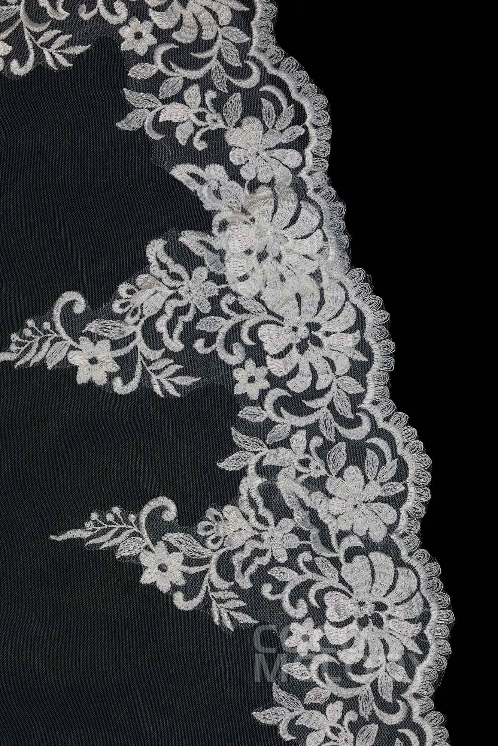 One-tier Lace Edge Tulle Waltz Veils with Appliques AV160026