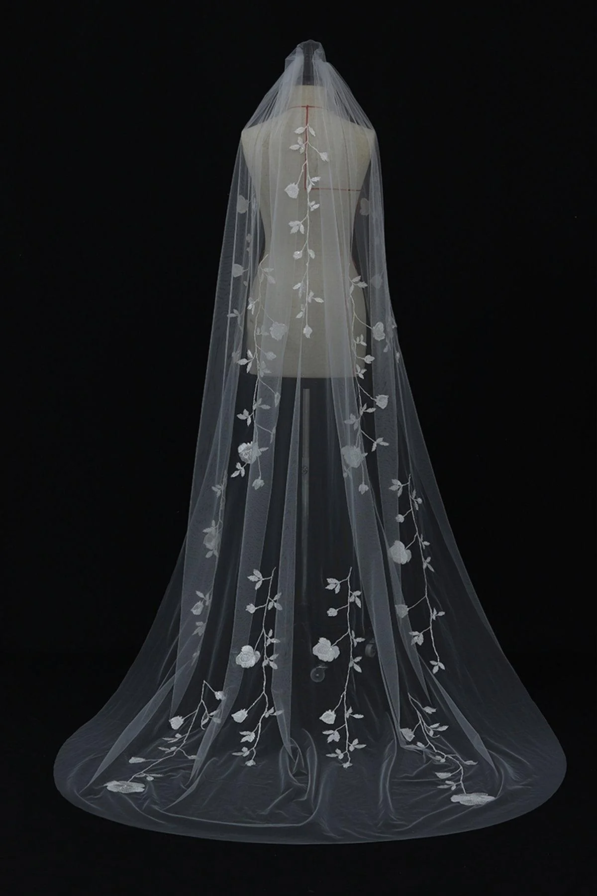 One-tier Cut Edge Tulle Chapel Veils with Appliques CV0353