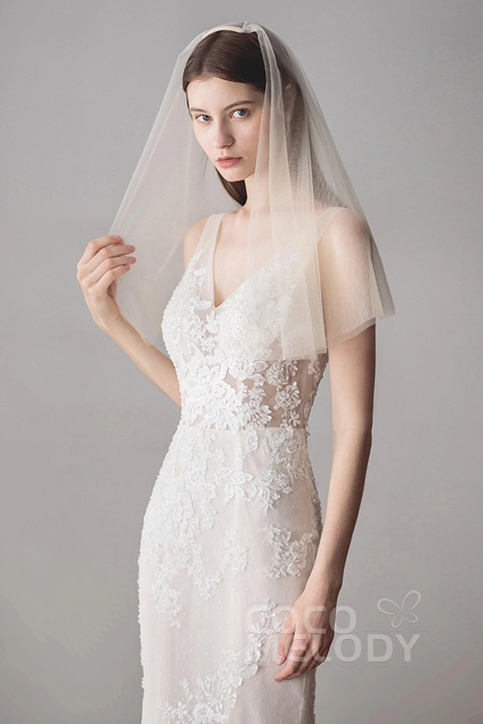 Elegant Two-tier Cut Edge Tulle Elbow Veils AV18035