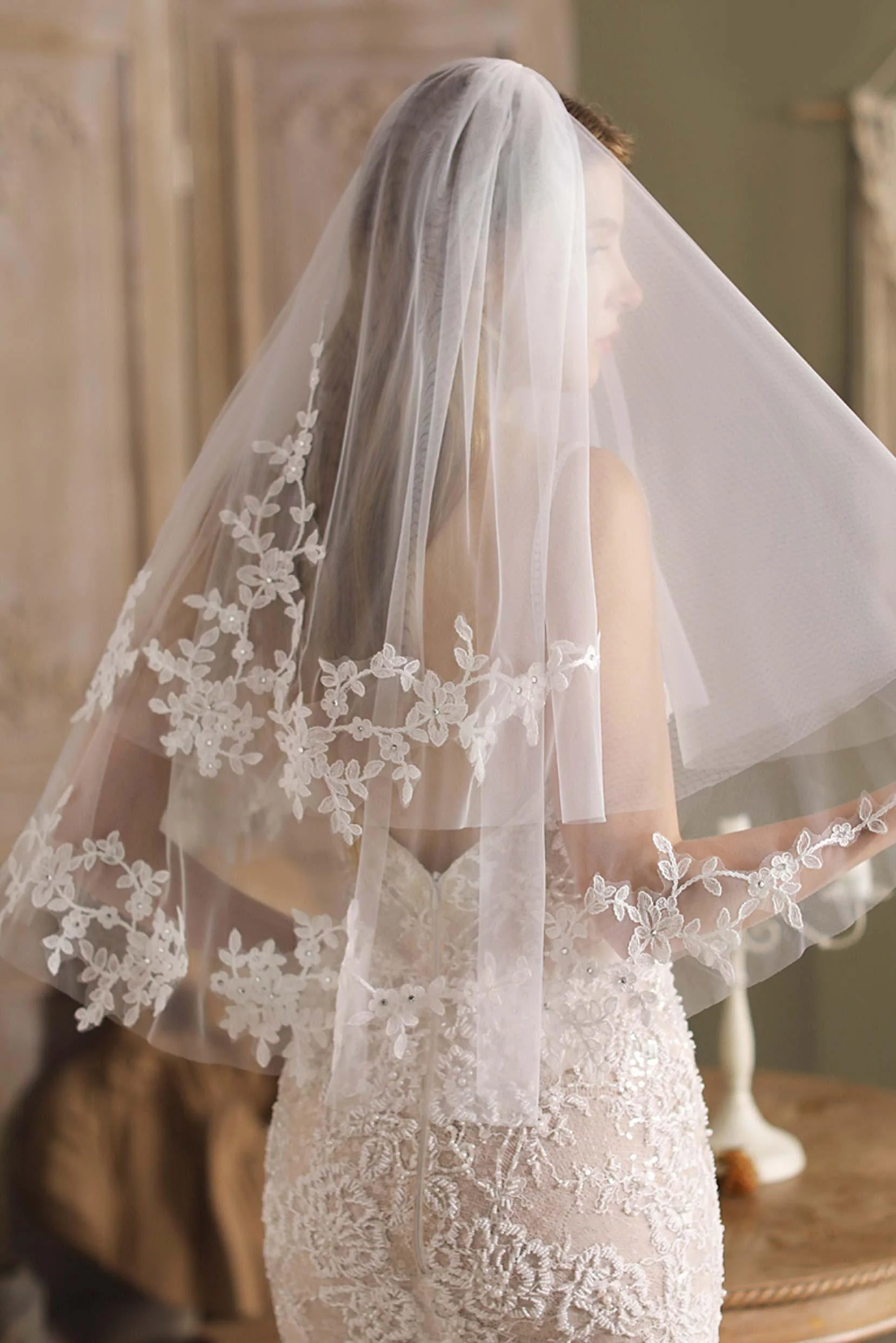Two-tier Cut Edge Tulle Waist Veils Appliques Beading CV0263