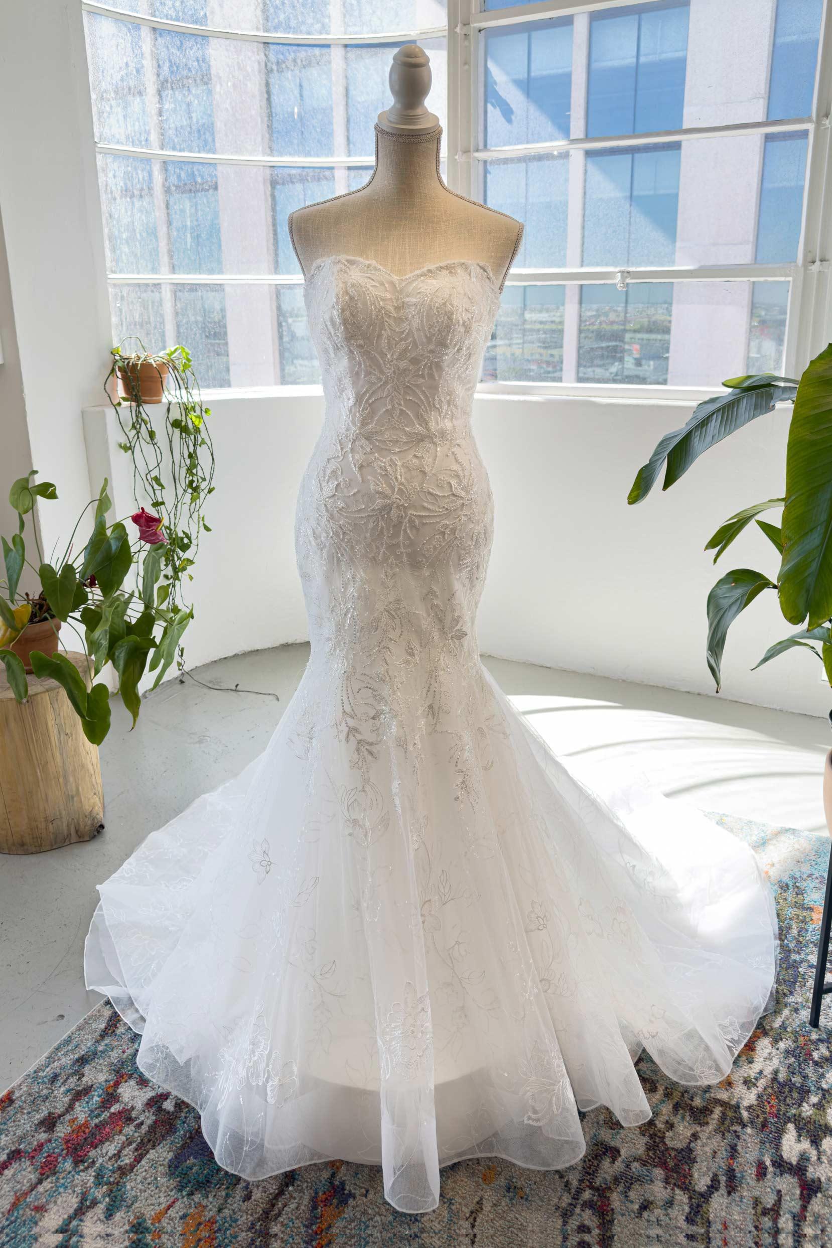Trumpet-Mermaid Court Train Lace Tulle Wedding Dress CW2987
