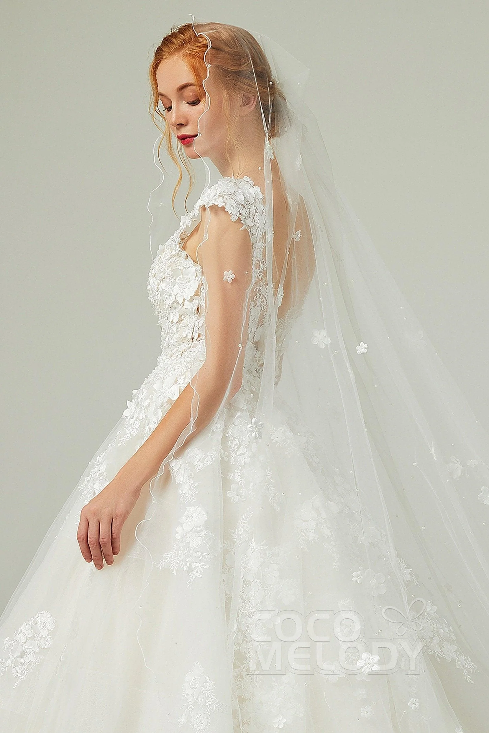 One-tier Cut Edge Tulle Chapel Veils Flower Pearls AV18018