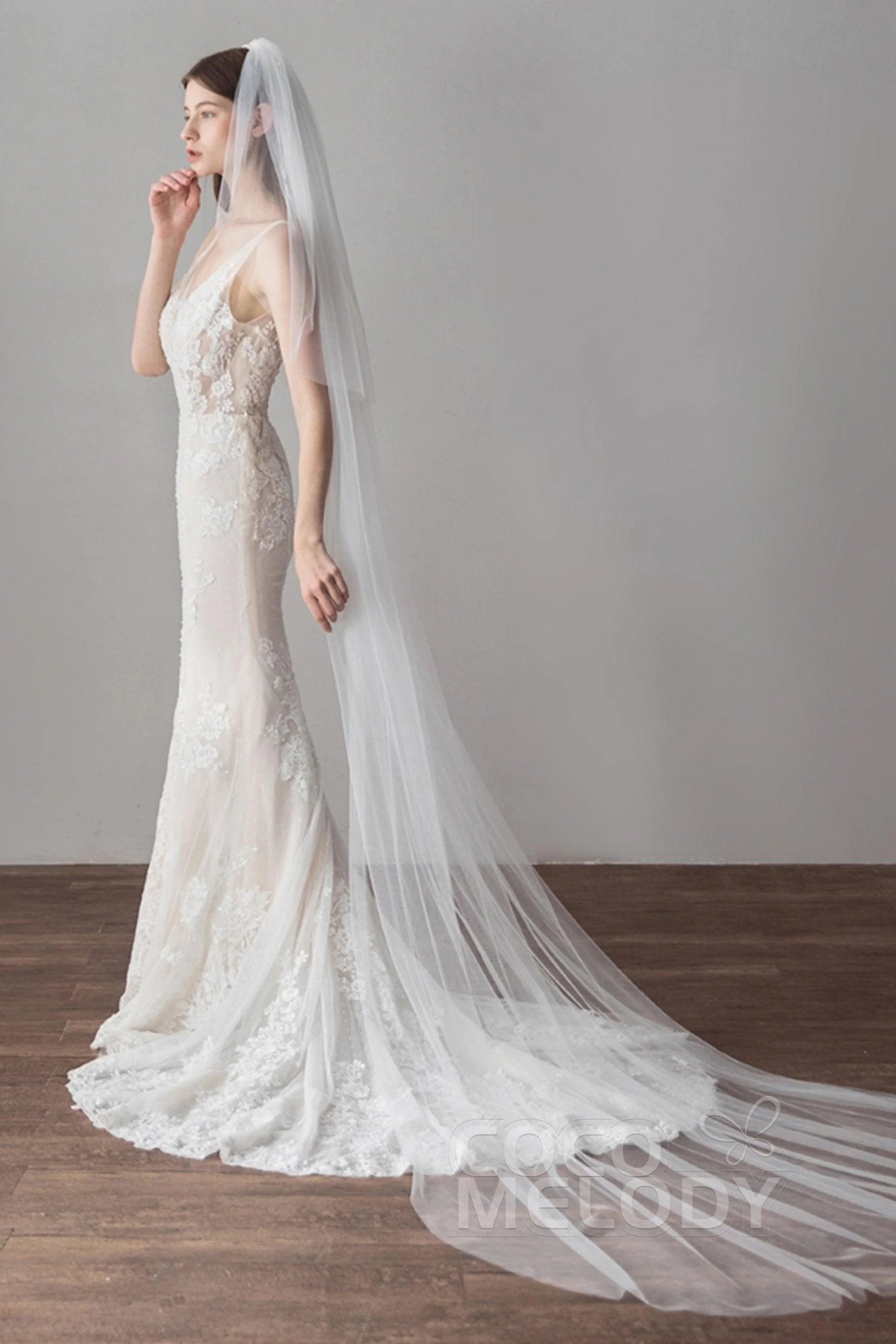 Fashion Two-tier Cut Edge Tulle Chapel Veils AV18030