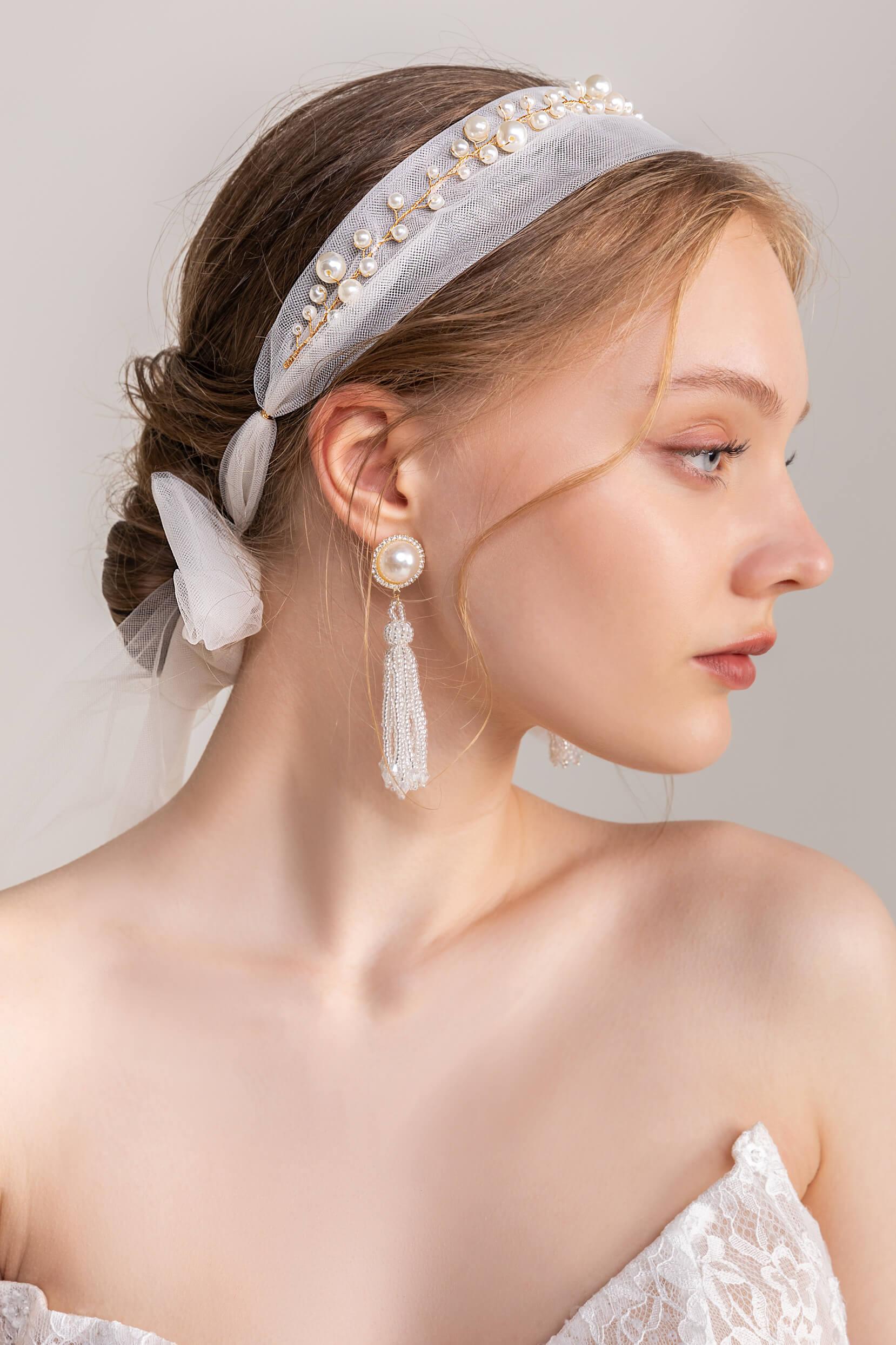 One-tier Cut Edge Tulle Shoulder Veils with Beading CV0253