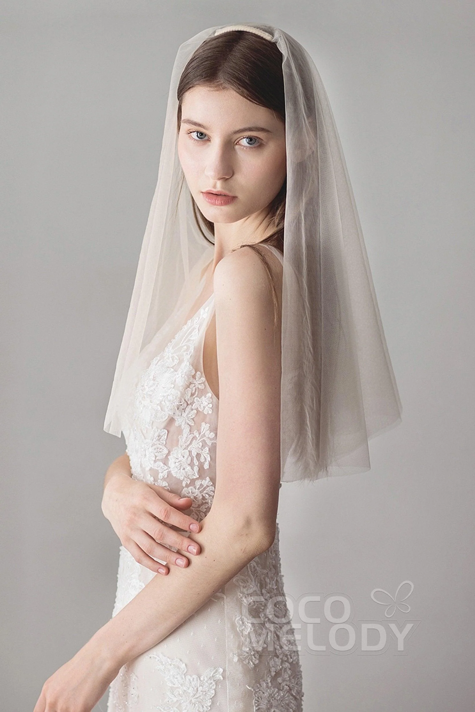 Elegant Two-tier Cut Edge Tulle Elbow Veils AV18035