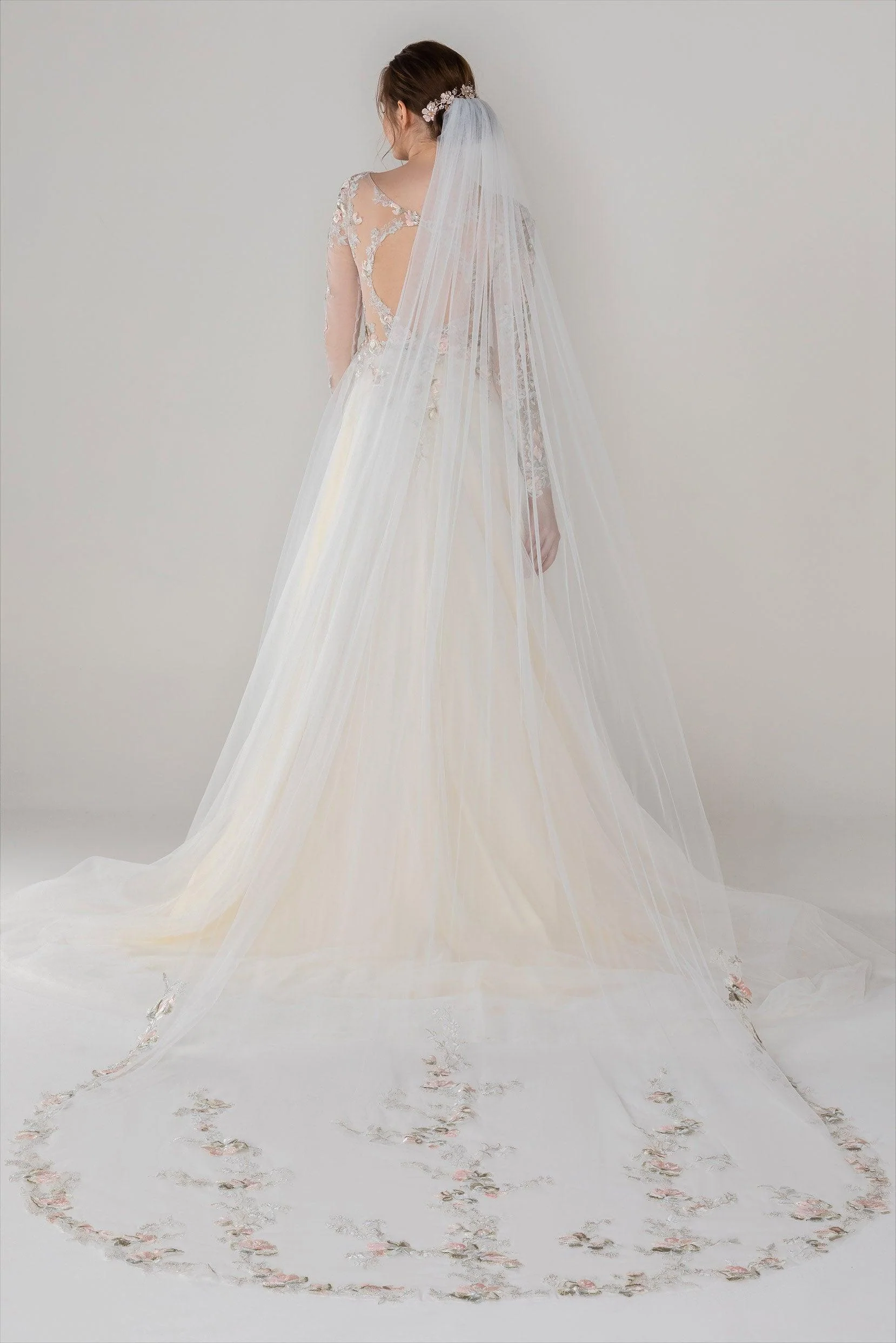 One-tier Lace Edge Tulle Chapel Veils with Appliques CV0291