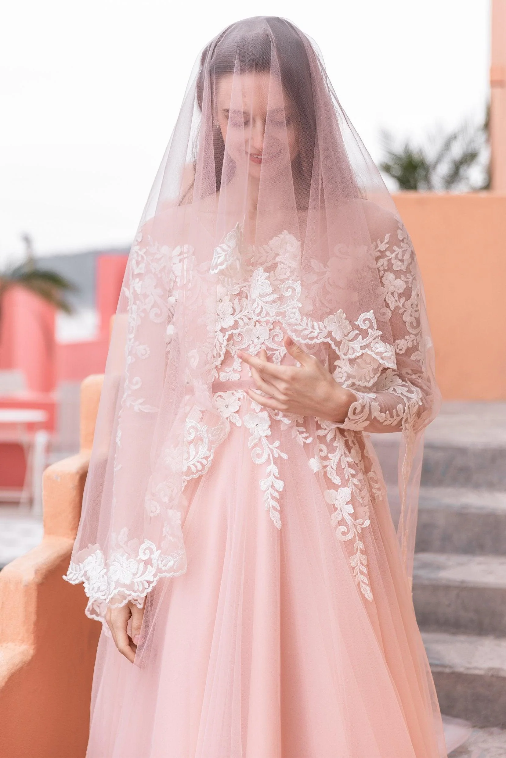 One-tier Lace Edge Tulle Fingertip Veils with Appliques CV0229