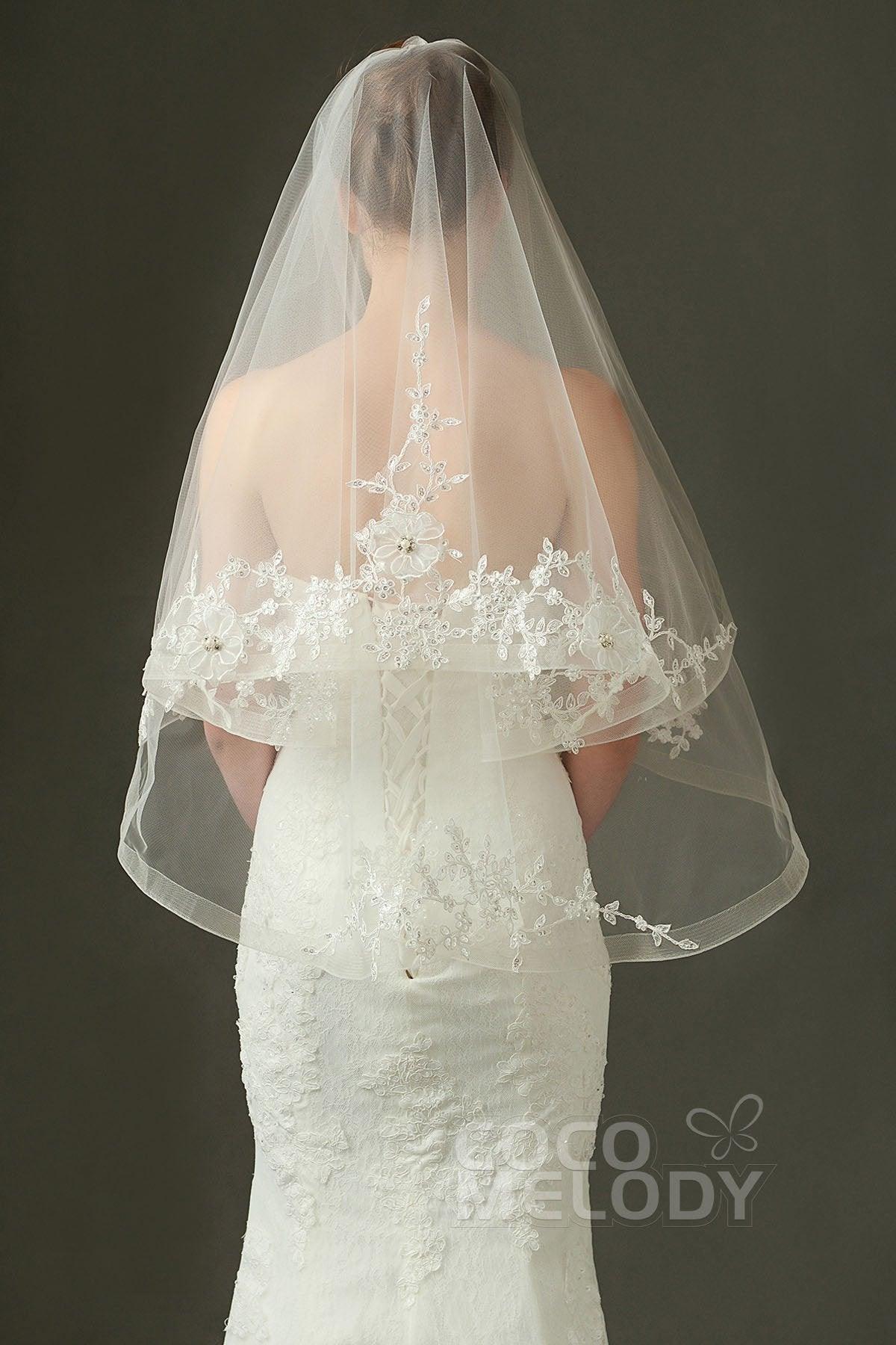 One-tier Lace Edge Tulle Hip Veils with Appliques AV160029