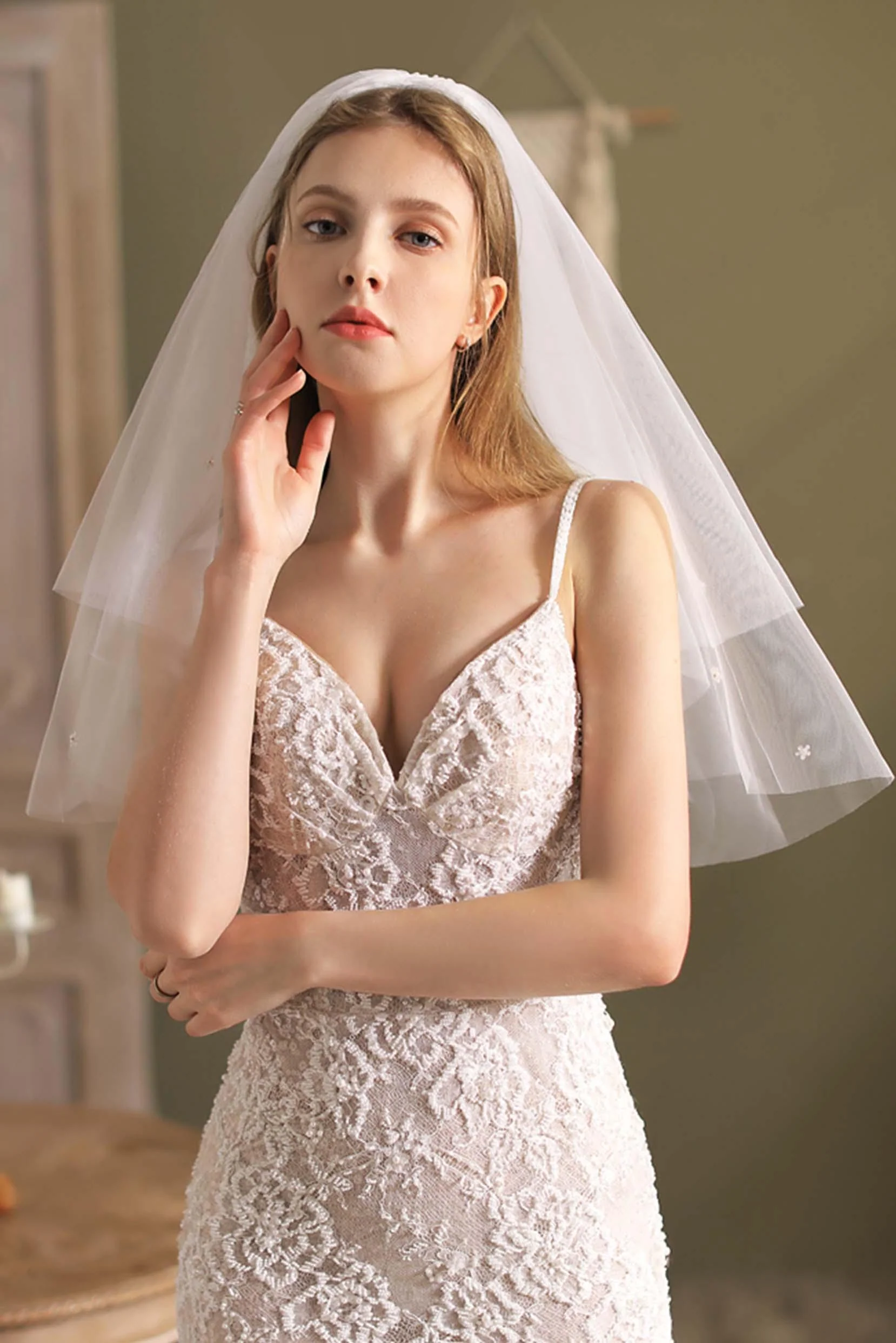 Two-tier Cut Edge Tulle Elbow Veils with Flower CV0292
