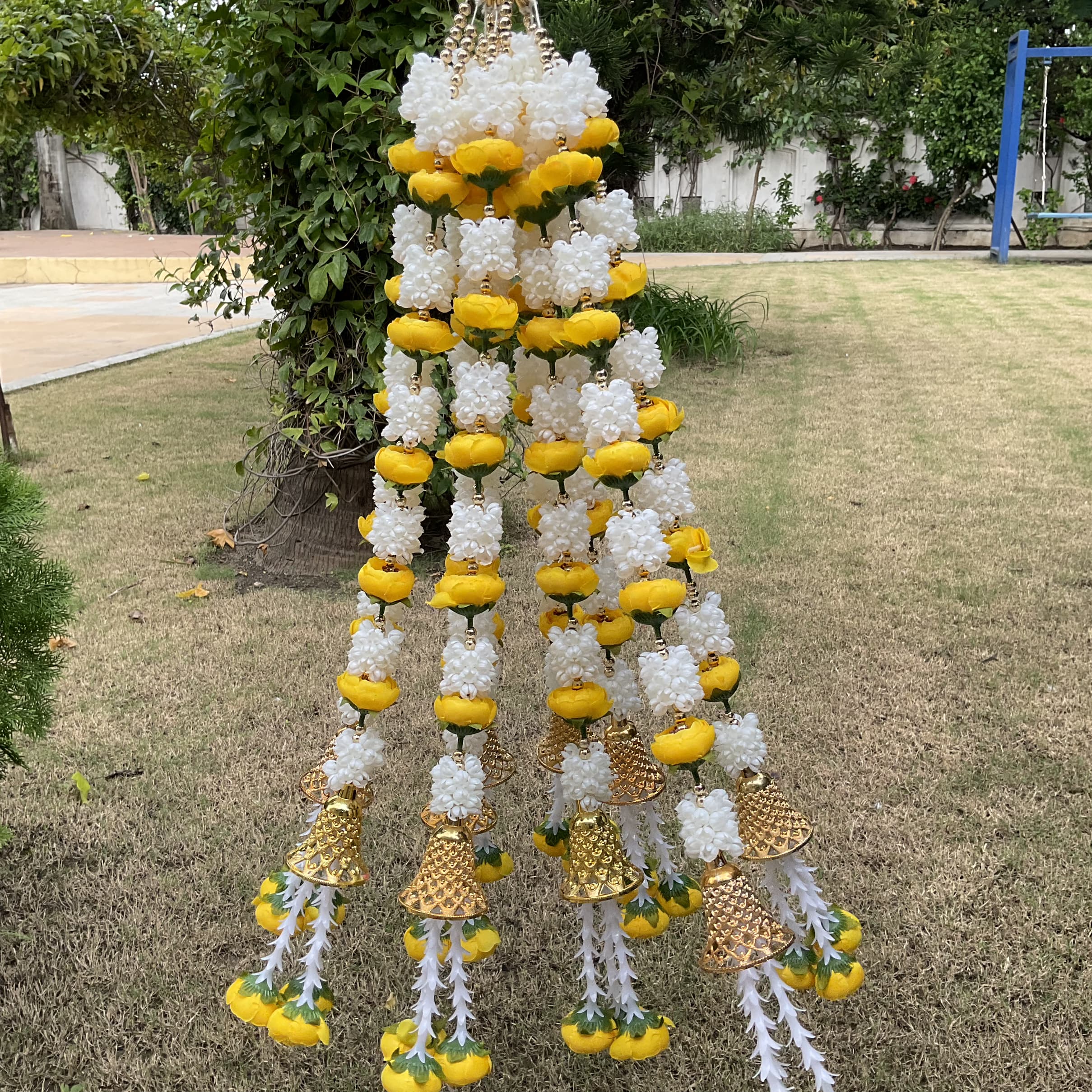 Yellow White Artificial Garland With Bell Set of 10 Pcs