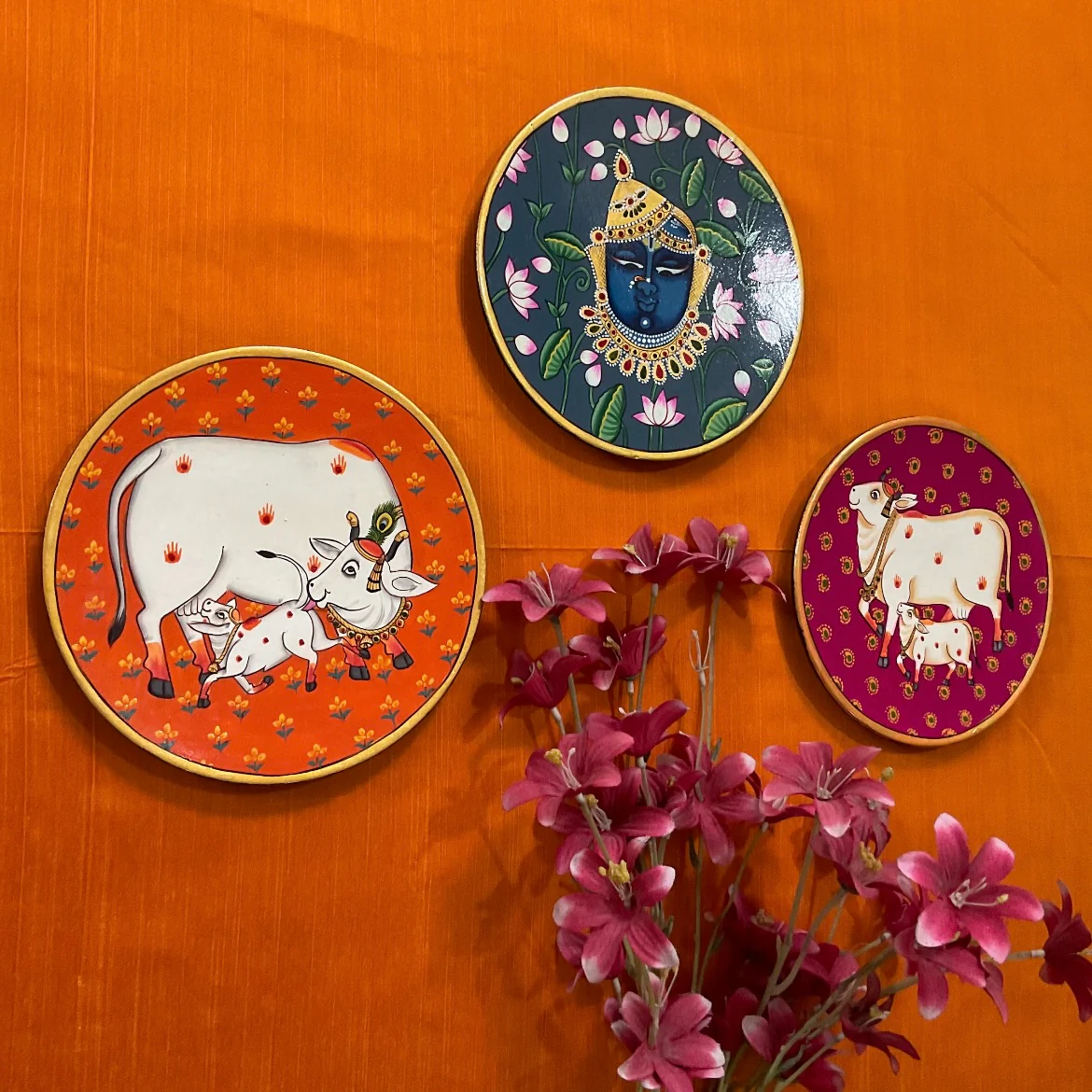 Shrinathji Cow Pichwai Wall Hanging - Decorative Round Plate