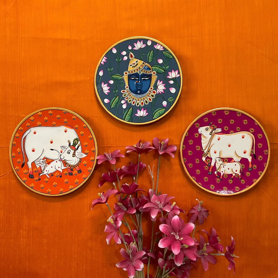 Shrinathji Cow Pichwai Wall Hanging - Decorative Round Plate