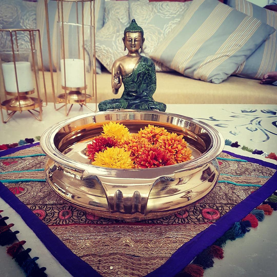 10 Inches Brass Urli Bowl With Handle For Home Decoration