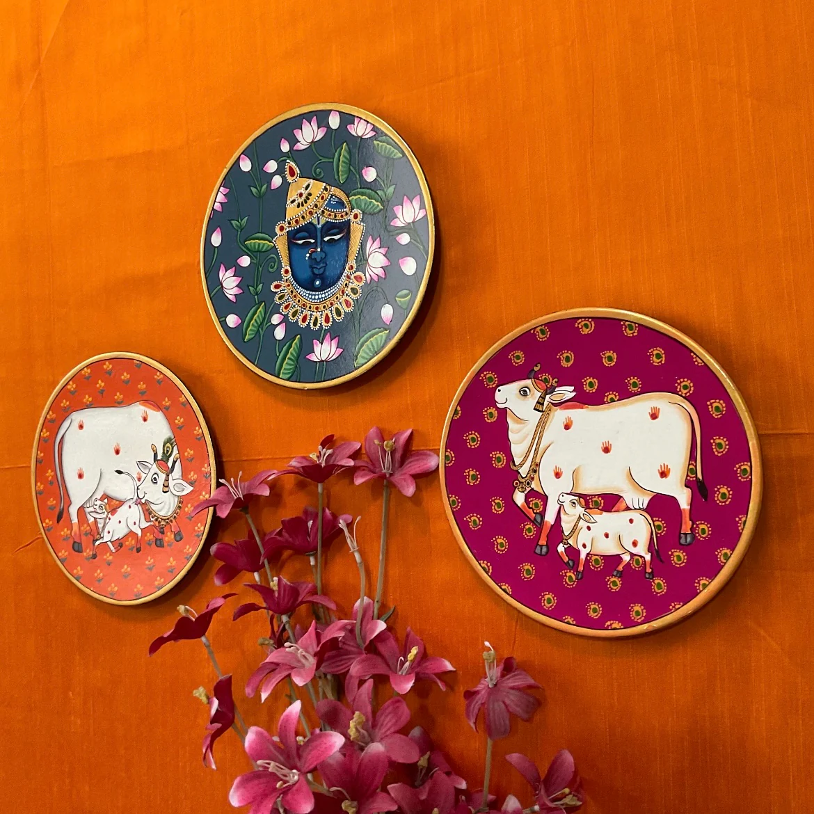 Shrinathji Cow Pichwai Wall Hanging - Decorative Round Plate