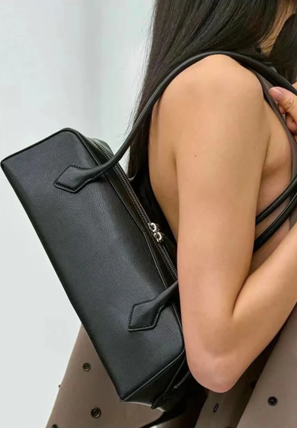 Medium Shoulder Bag (Alaïa Le Teckel)