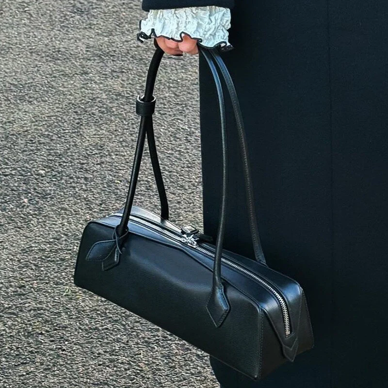Medium Shoulder Bag (Alaïa Le Teckel)